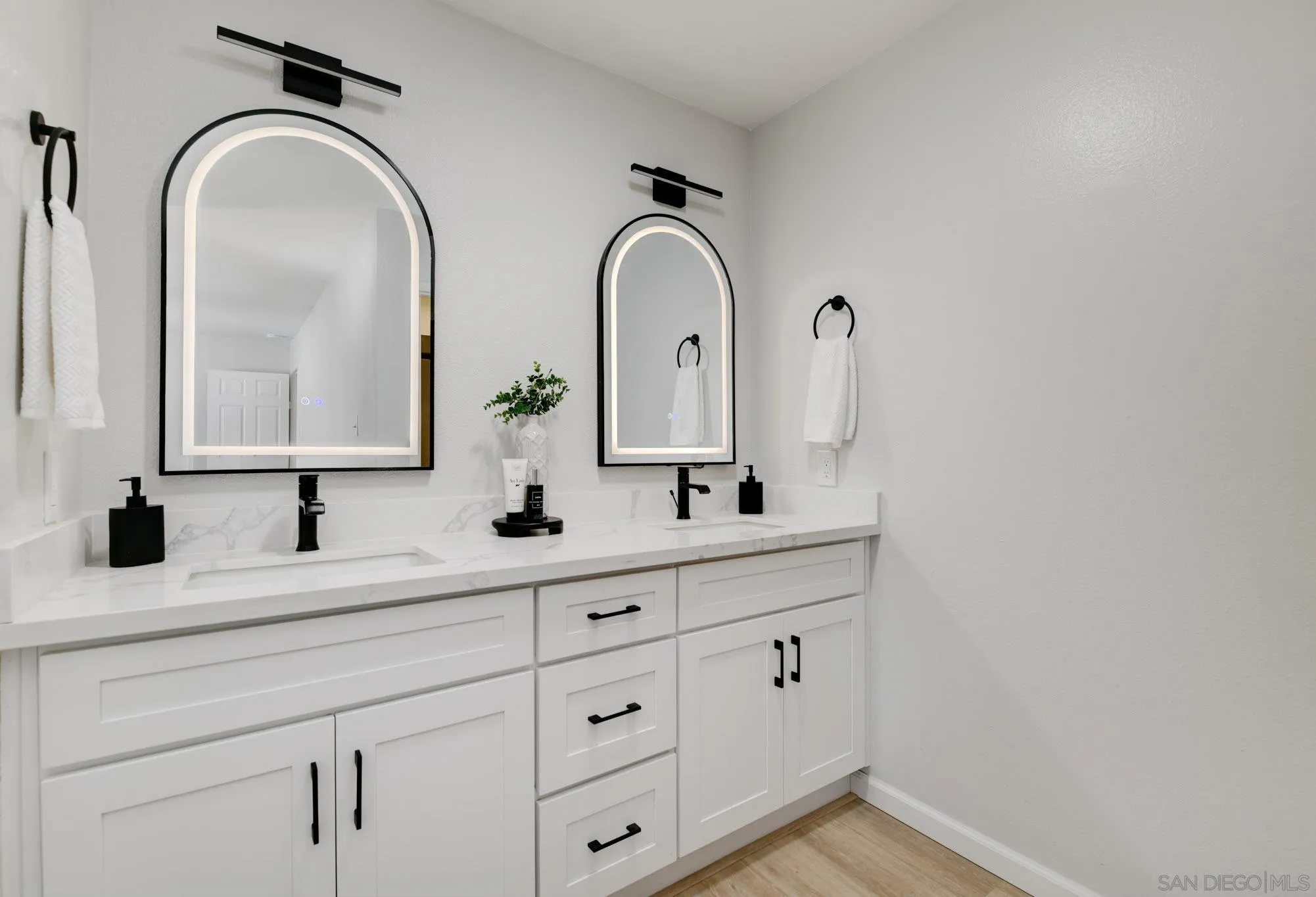 https://cdn.realtyfeed.com/cdn/127/260021696/b9840ba0b2988ac1507f38462f4be7b4.webp