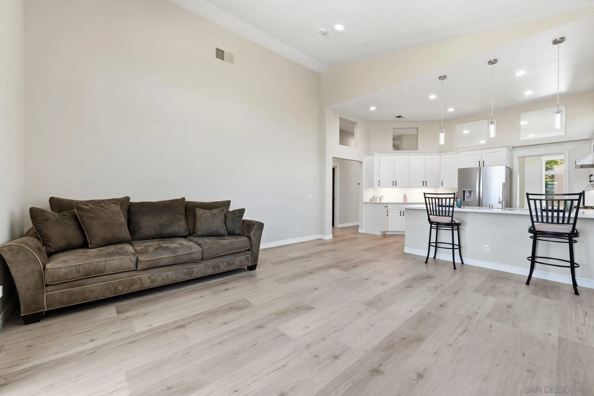 https://cdn.realtyfeed.com/cdn/127/260021698/21769f4b2f67a699f774ce8889bd240d.webp