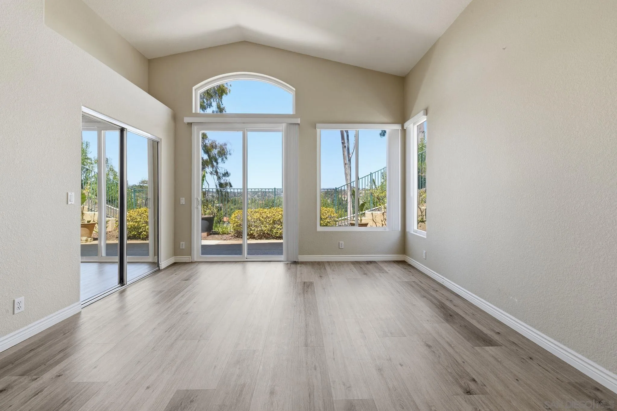 https://cdn.realtyfeed.com/cdn/127/260021698/32f9c4fa424b44b61a6c3fb8039fce87.webp