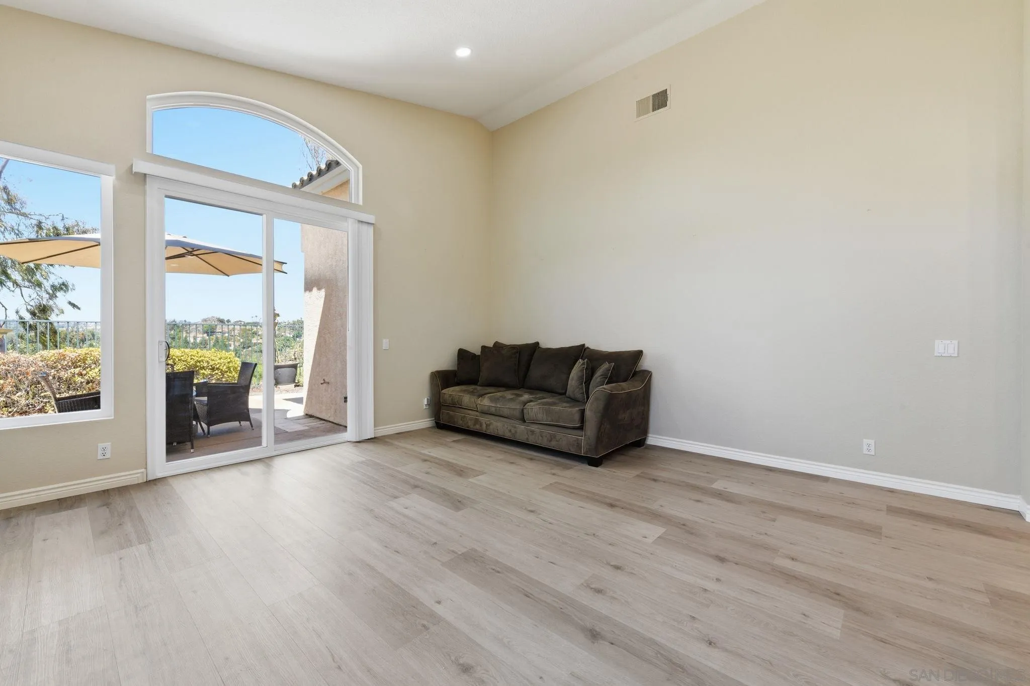 https://cdn.realtyfeed.com/cdn/127/260021698/411c2c05243fac67a929bd9d5521fdab.webp