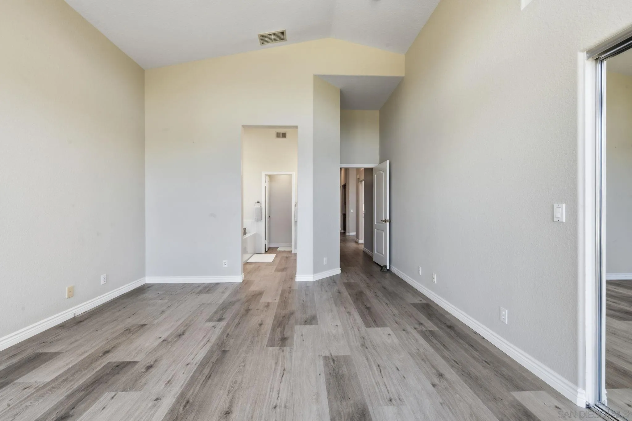 https://cdn.realtyfeed.com/cdn/127/260021698/5b5bd0c3b2c950f7877c58c1dd8a5463.webp