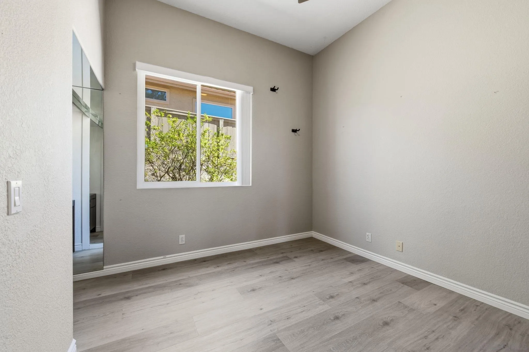 https://cdn.realtyfeed.com/cdn/127/260021698/6791afbf44b9423b299cb8991cedbd75.webp