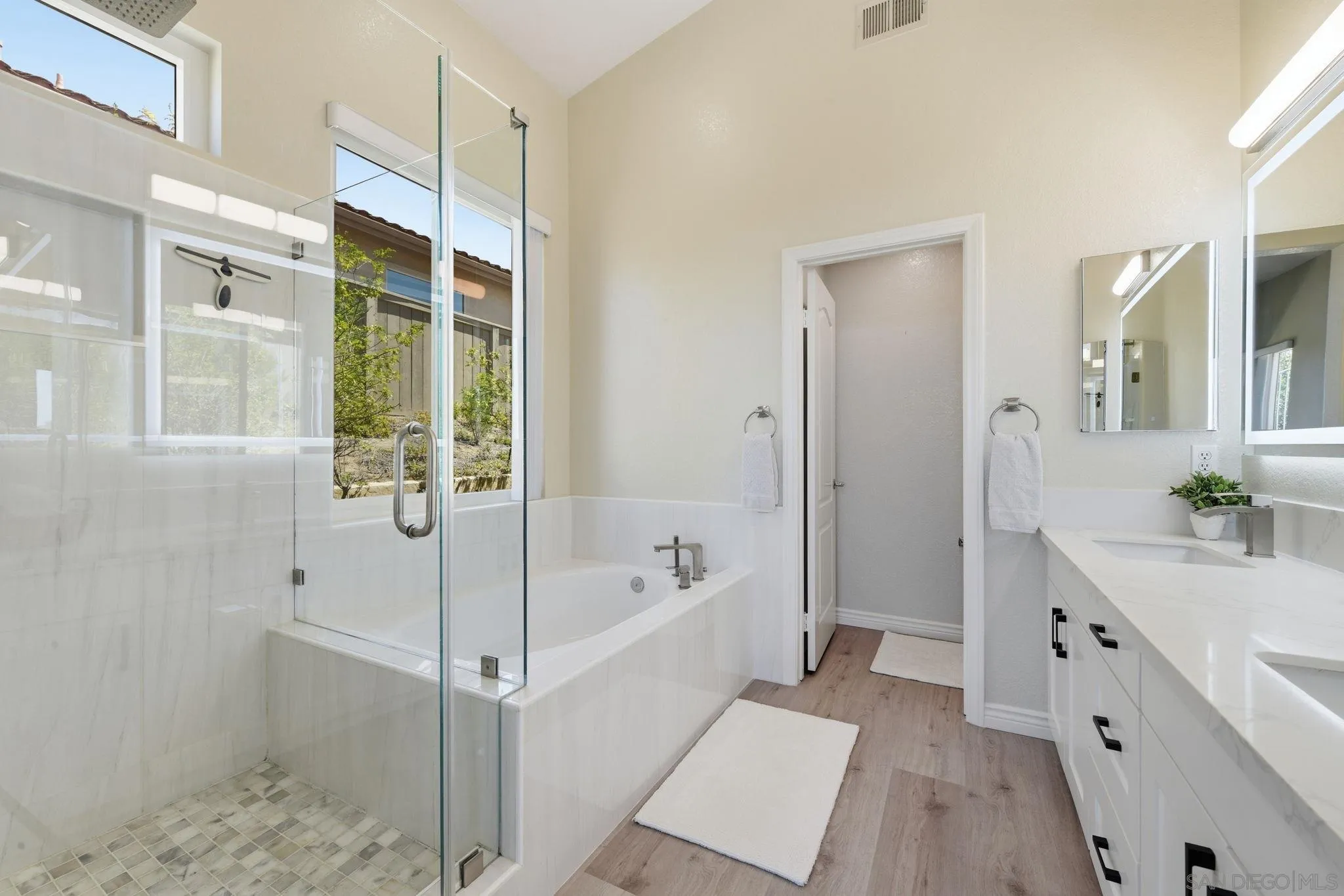 https://cdn.realtyfeed.com/cdn/127/260021698/73b658640d10984e6ab5a12c454aa4a8.webp