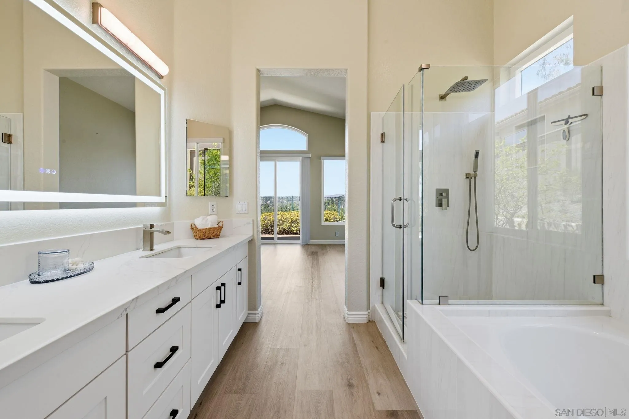 https://cdn.realtyfeed.com/cdn/127/260021698/818f73dca5ce83e22a245deabd986ca6.webp