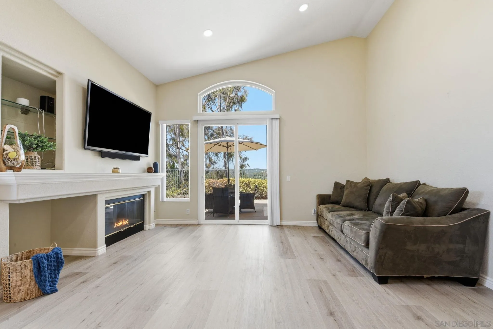https://cdn.realtyfeed.com/cdn/127/260021698/ae53175263aab0b5b6676f356026b22a.webp