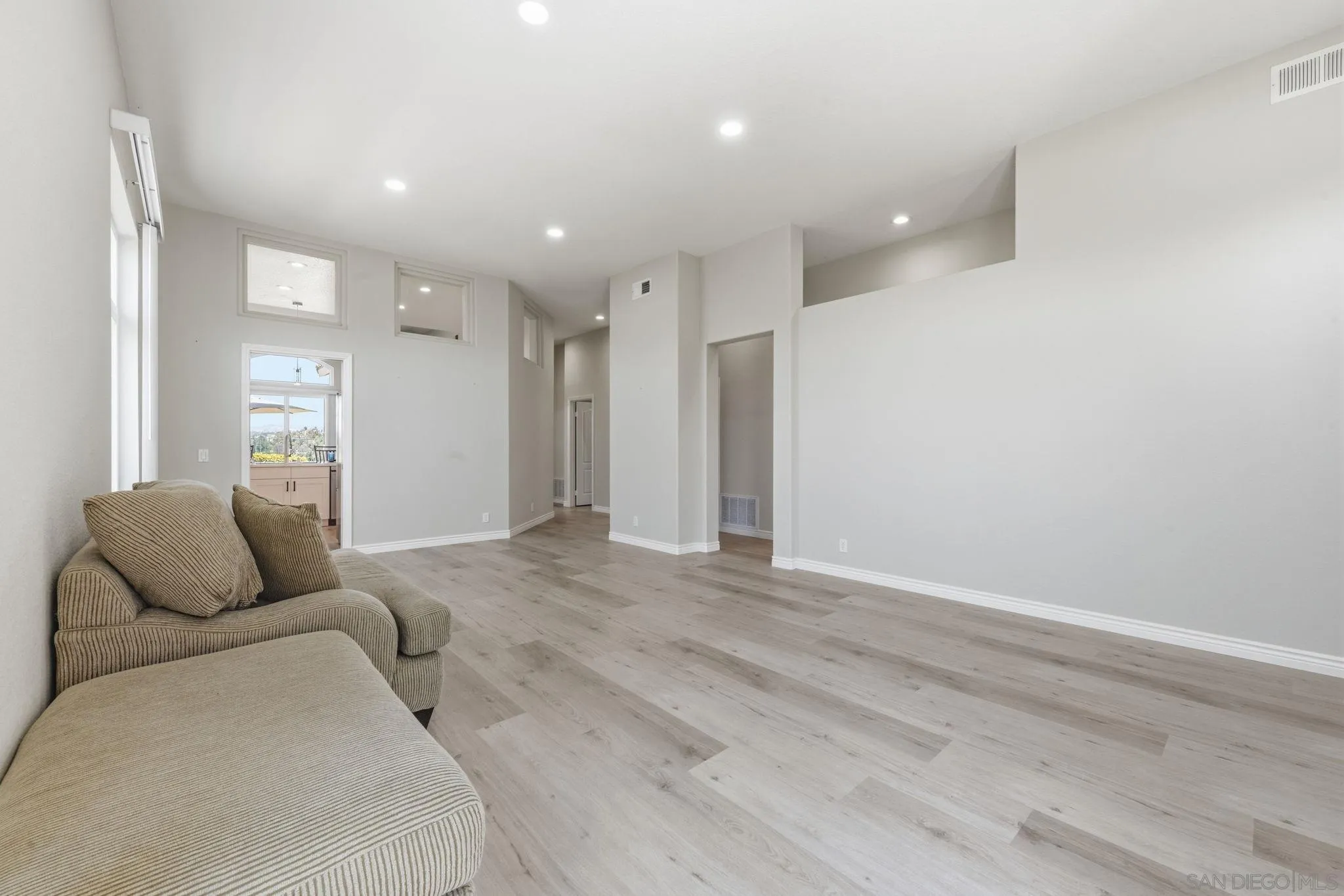 https://cdn.realtyfeed.com/cdn/127/260021698/b18076e30410725025111b528a5d85ad.webp
