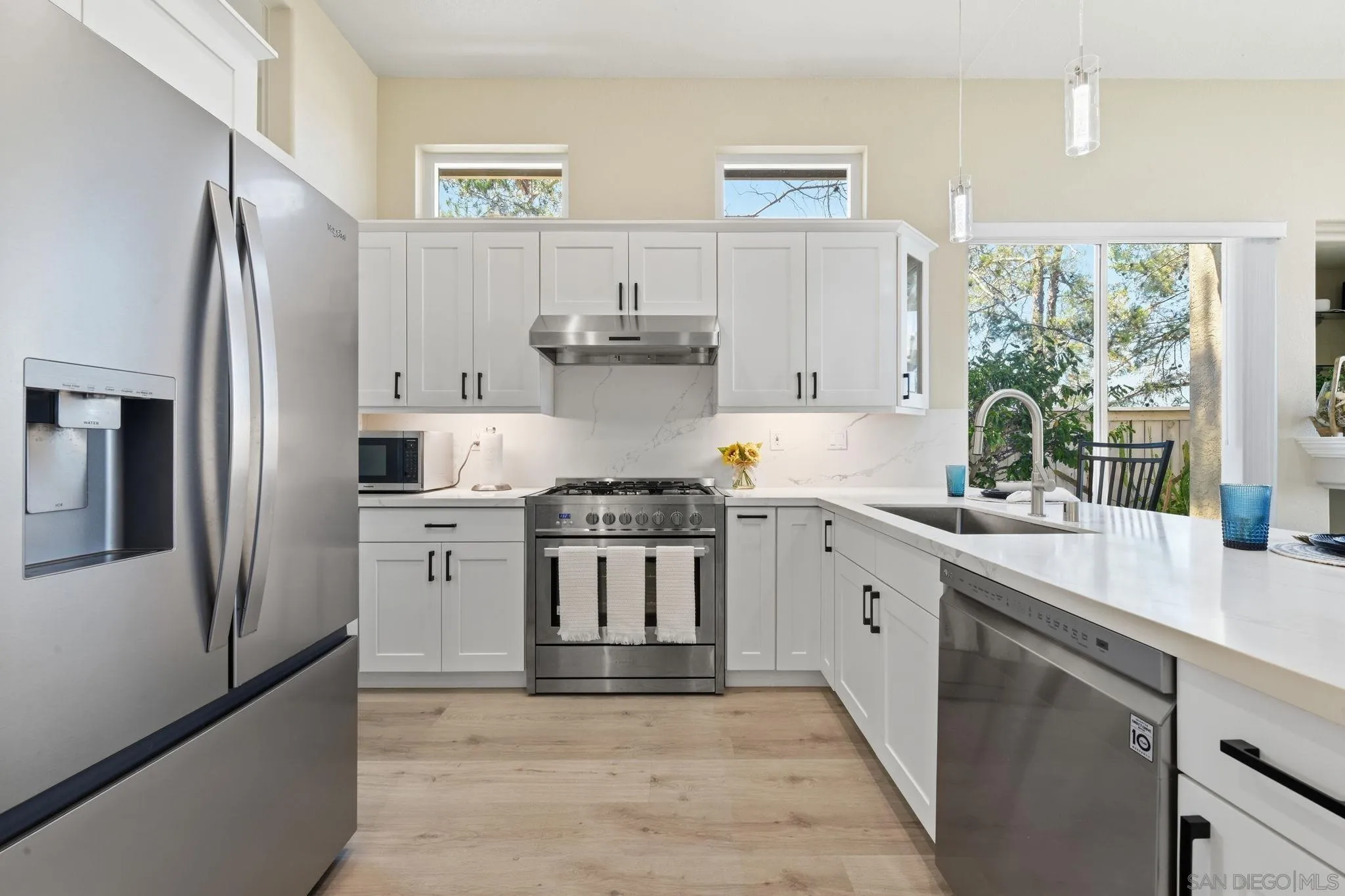 https://cdn.realtyfeed.com/cdn/127/260021698/b98bd30ce280451174499df81d641c97.webp