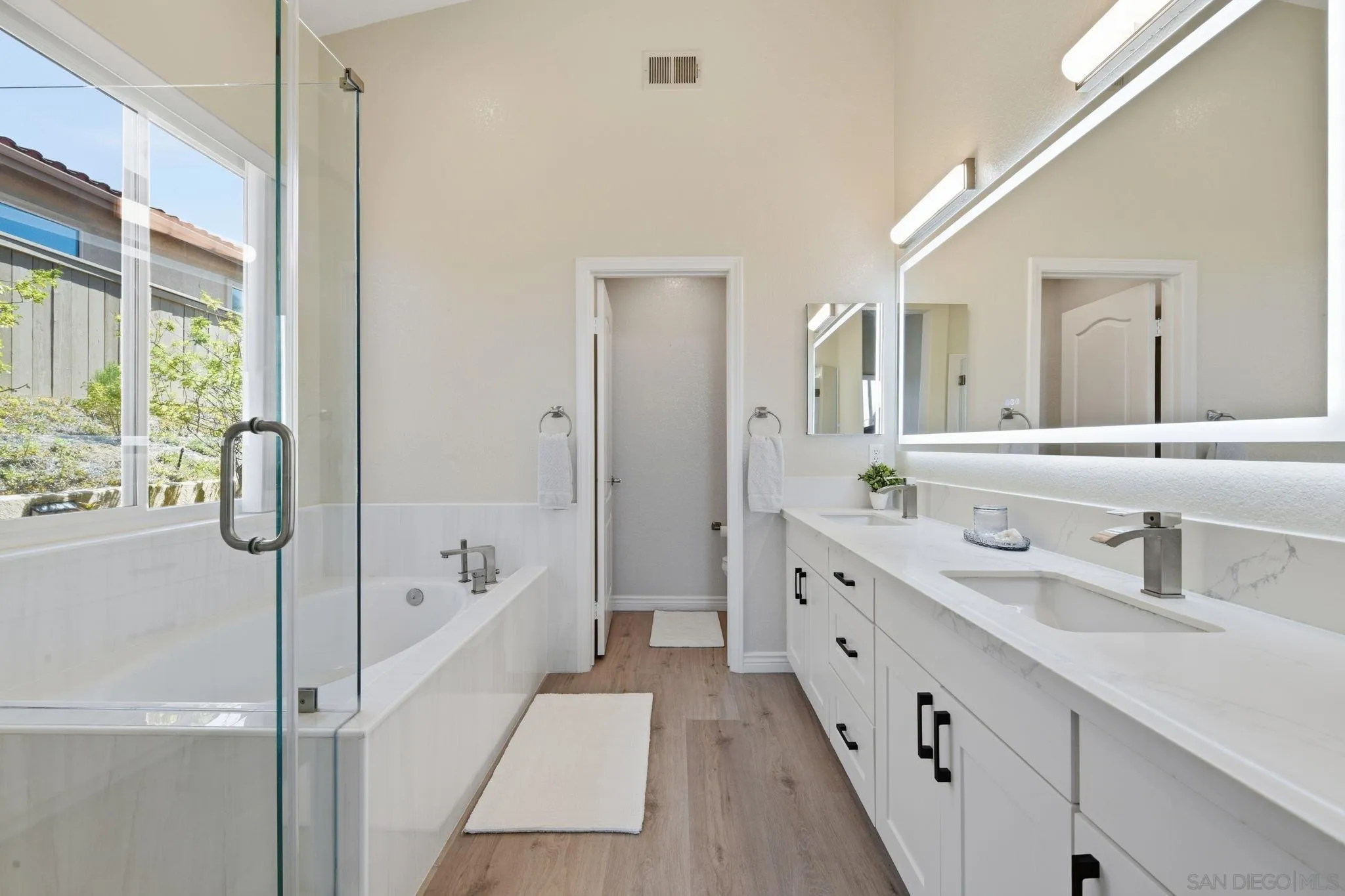 https://cdn.realtyfeed.com/cdn/127/260021698/cecbf6437e8294a0200d93a14be8009b.webp
