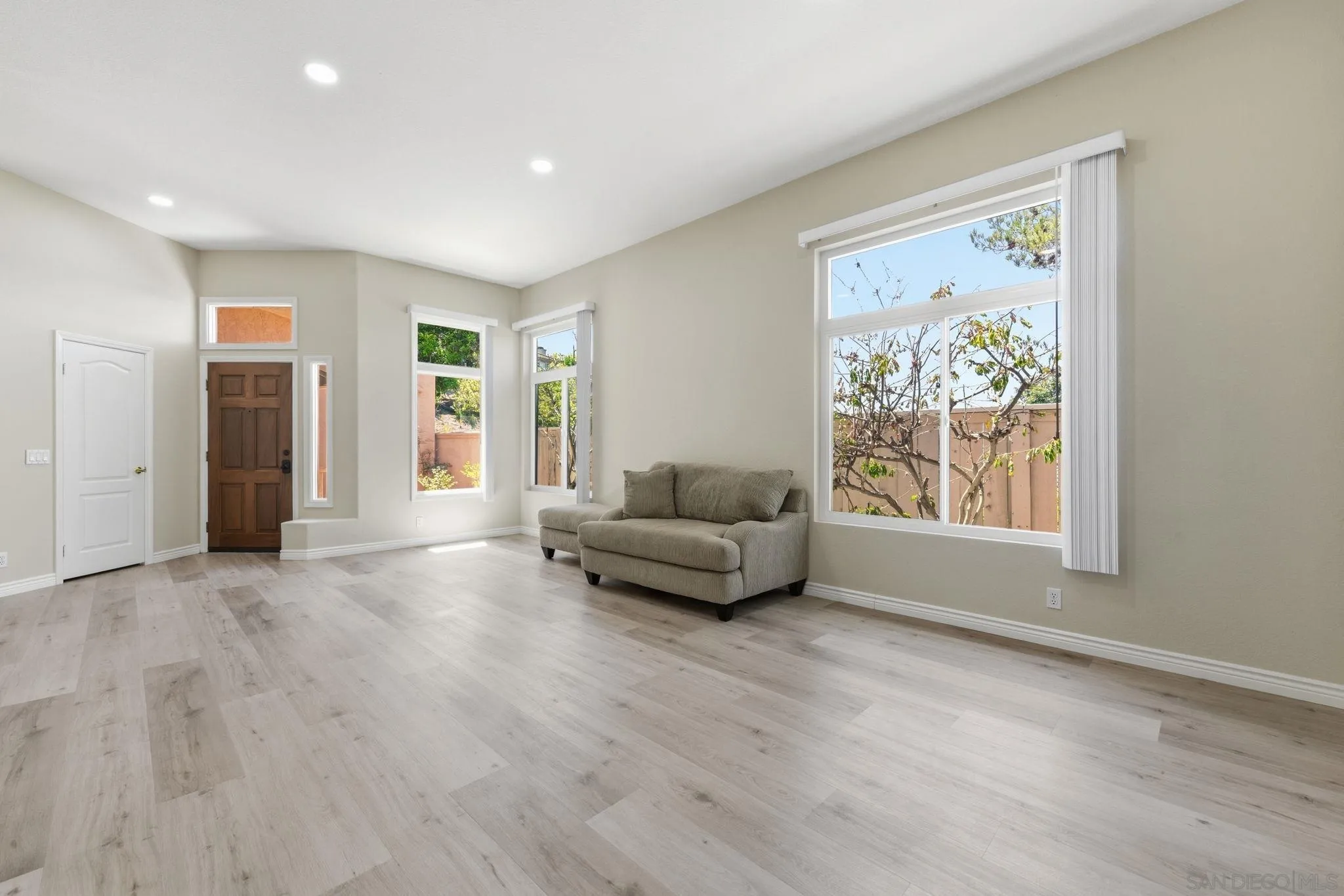 https://cdn.realtyfeed.com/cdn/127/260021698/de125abd14d58fd92b5356a39ab9f38c.webp