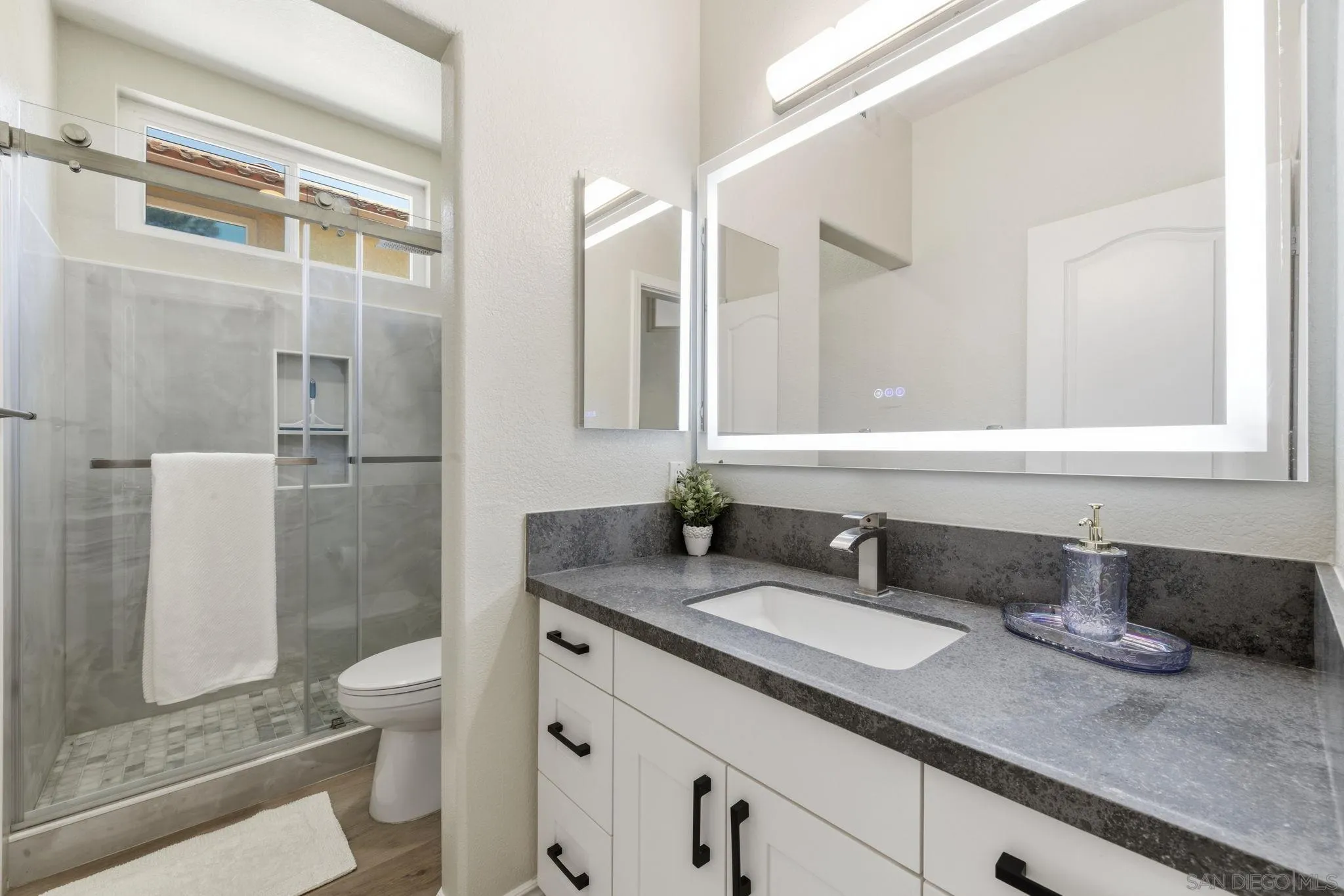 https://cdn.realtyfeed.com/cdn/127/260021698/e56b11637116647bd63e15483ecce576.webp