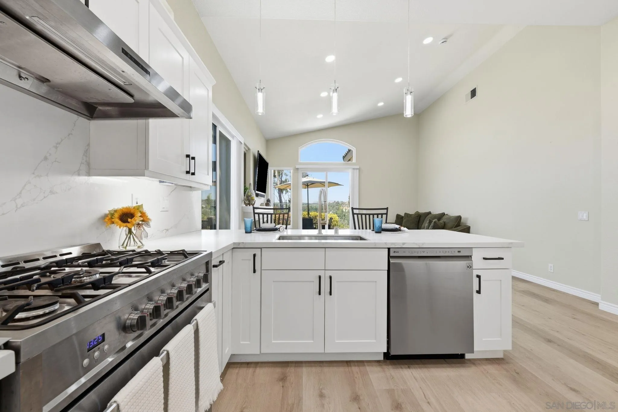 https://cdn.realtyfeed.com/cdn/127/260021698/e755104c69cdde5222d9ef03e7a7647c.webp