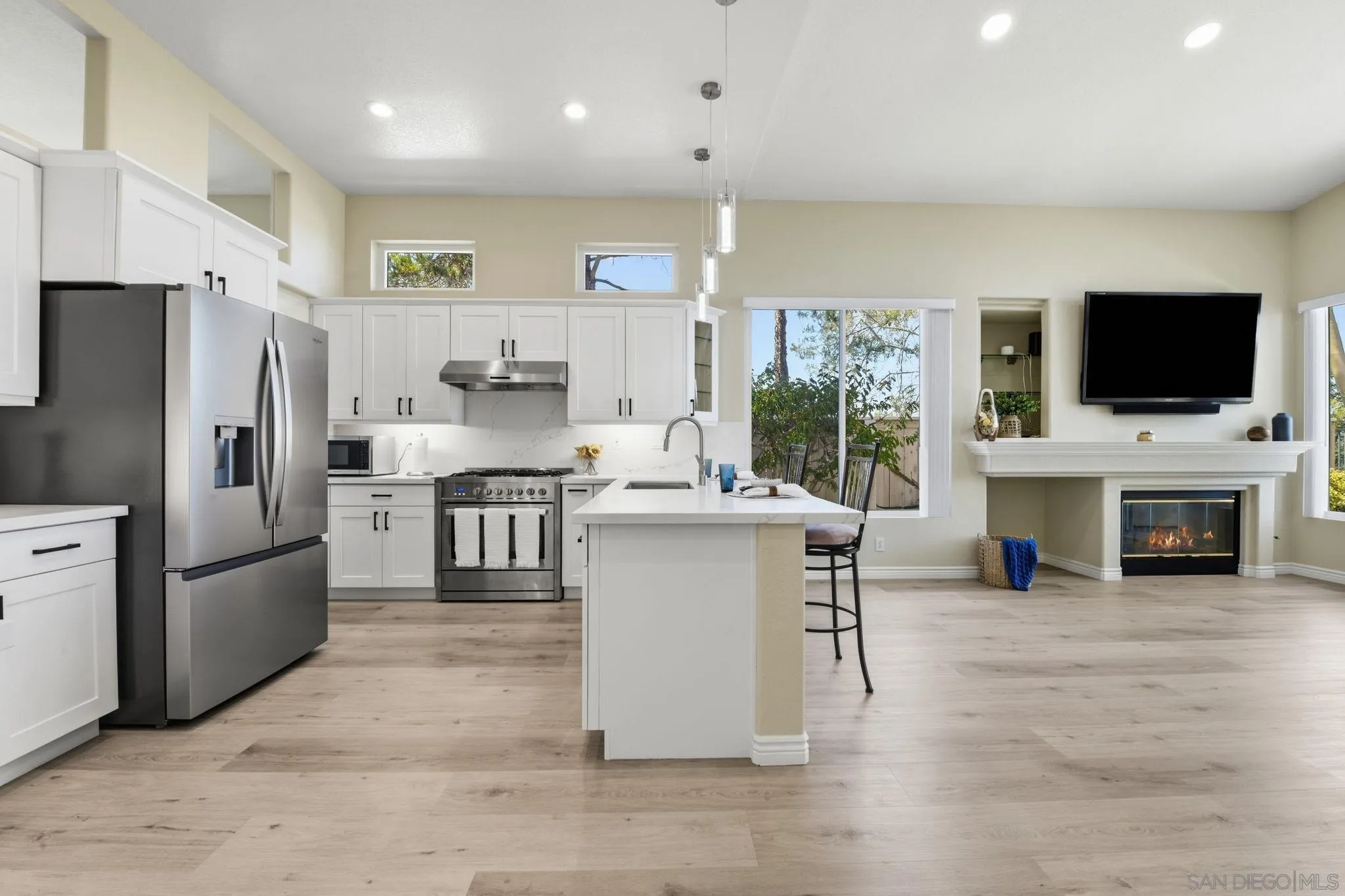https://cdn.realtyfeed.com/cdn/127/260021698/f1bd94cd37ff3faff17eba5a75516da0.webp