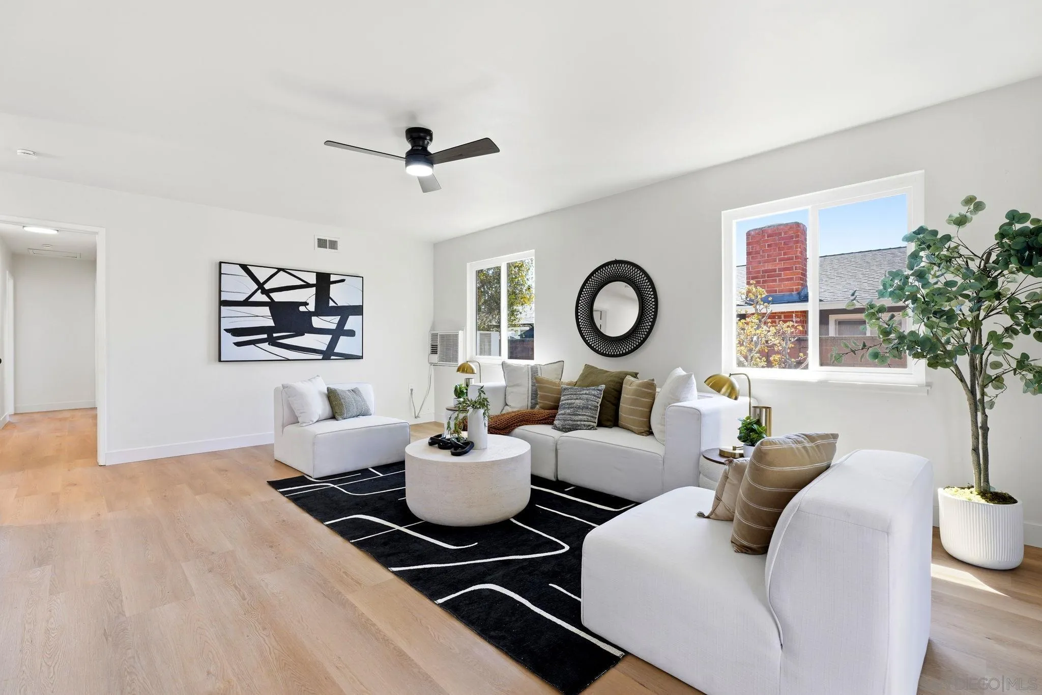 https://cdn.realtyfeed.com/cdn/127/260021722/676a2a9ff0d4c44d9bf23373bf7b1d39.webp