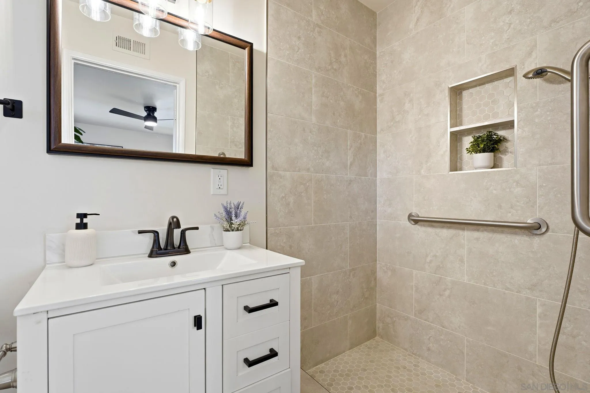 https://cdn.realtyfeed.com/cdn/127/260021722/7d38305eb37ed510516aaf46e7b9f59b.webp