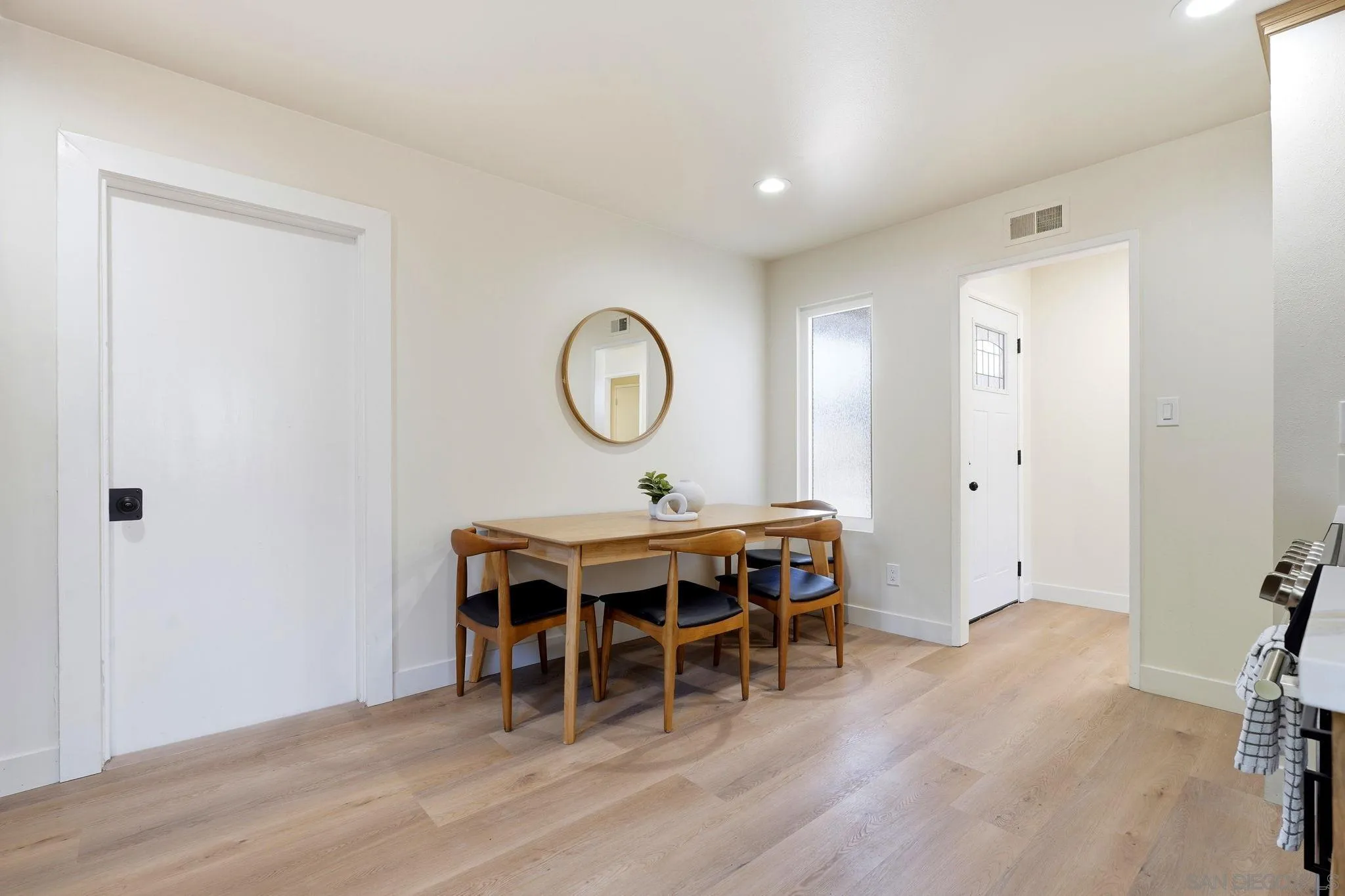 https://cdn.realtyfeed.com/cdn/127/260021722/98df7c56b274329a9c983374de22d016.webp