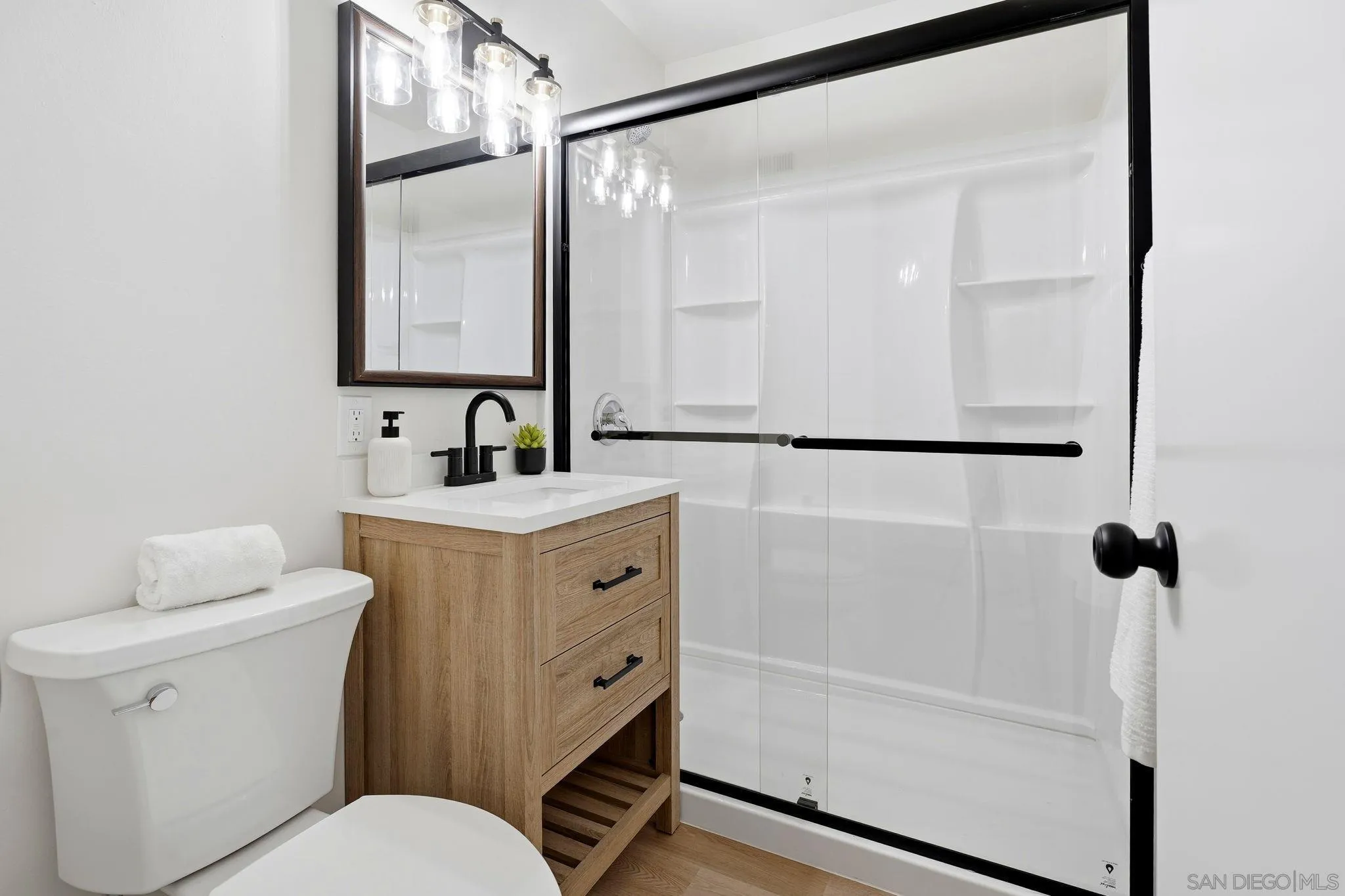 https://cdn.realtyfeed.com/cdn/127/260021722/f3f4bbe55835a72baecb3d0ecafb297c.webp