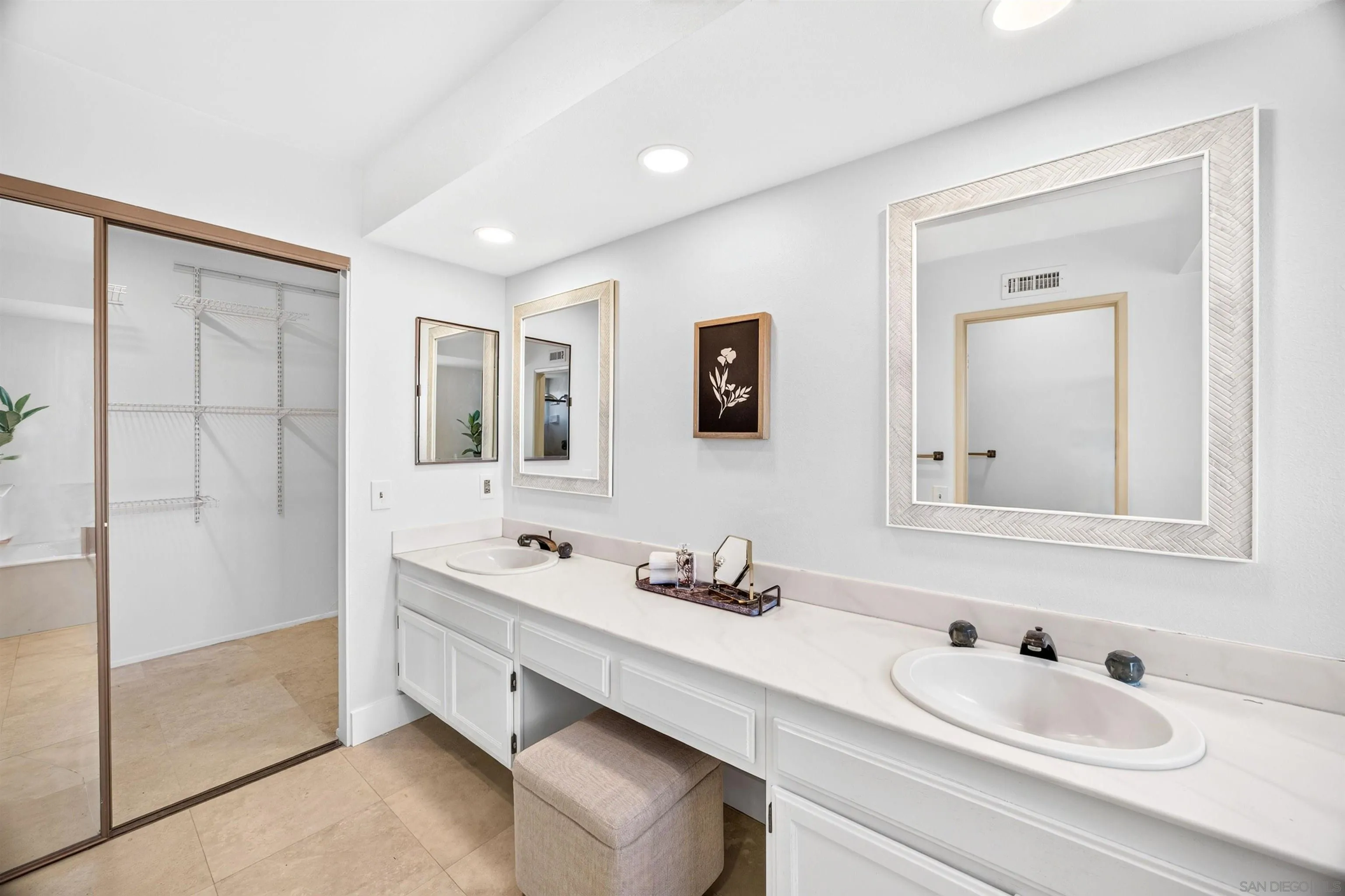 https://cdn.realtyfeed.com/cdn/127/260021724/0c5b1056d80ed5a7364a4e84488bf145.webp