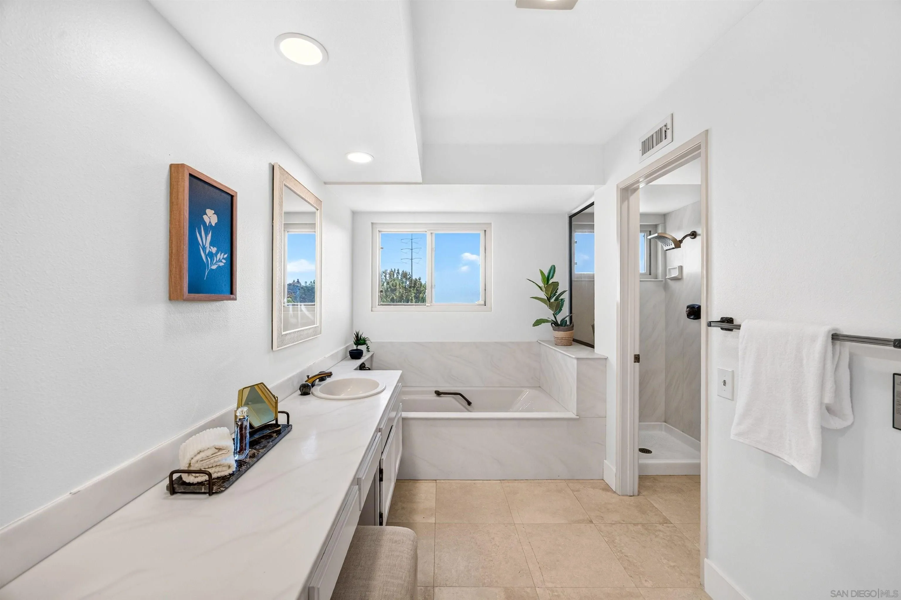 https://cdn.realtyfeed.com/cdn/127/260021724/26add98c00dec80e6ed0a6efa39379a7.webp