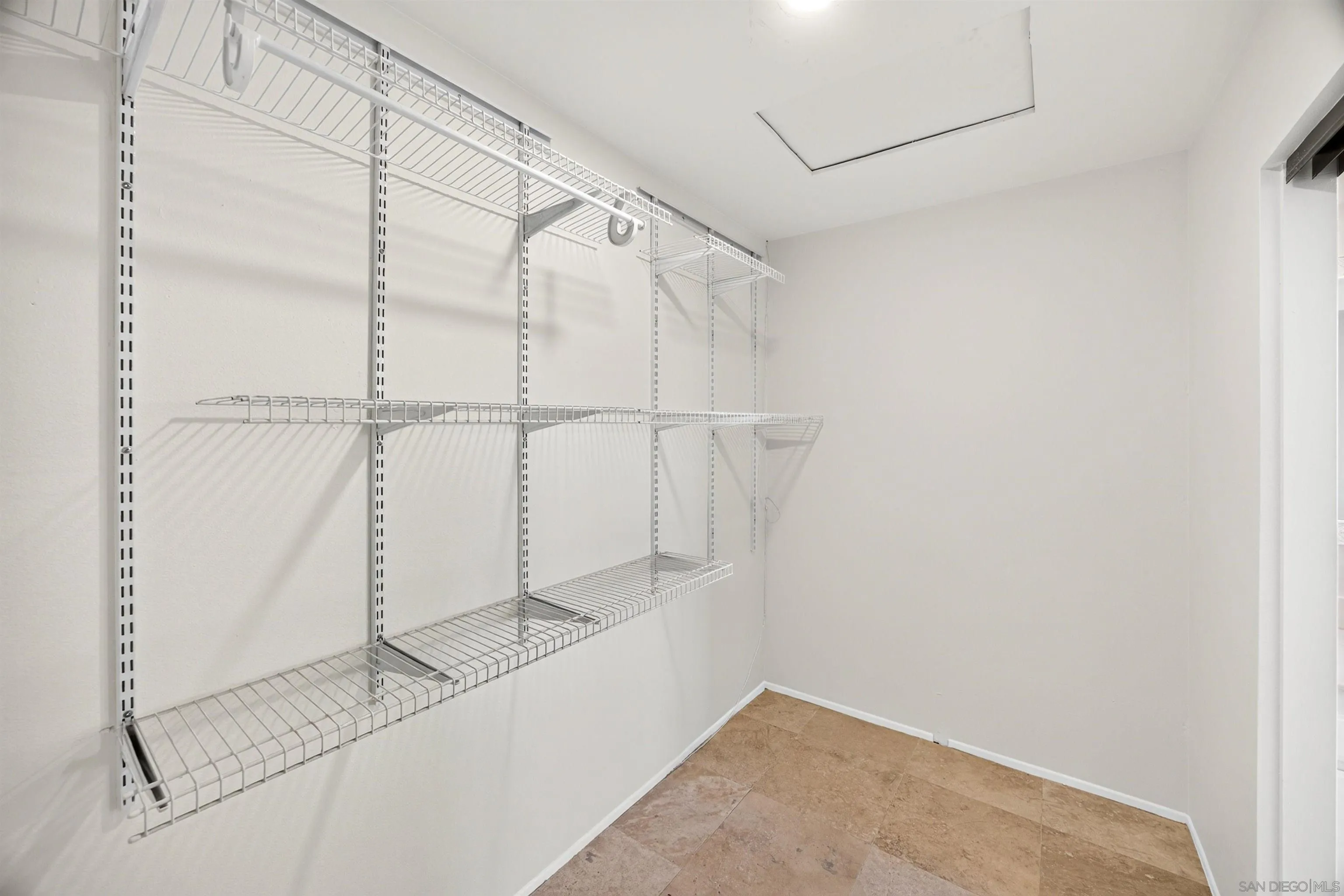 https://cdn.realtyfeed.com/cdn/127/260021724/2c638dff0f349dbe97aa19da25b1c2c9.webp