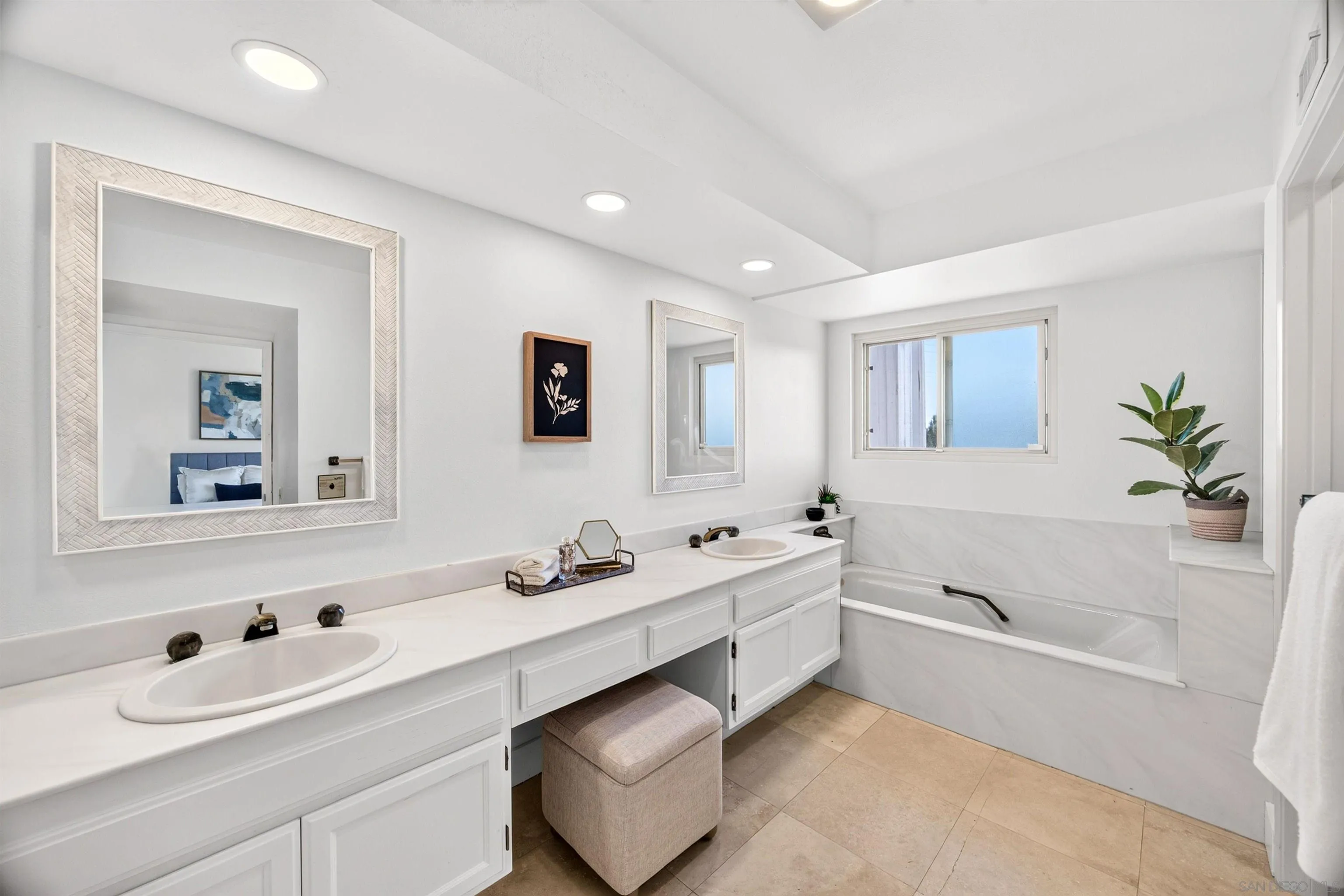 https://cdn.realtyfeed.com/cdn/127/260021724/58a0324a651e9a4bd1257b13b0b36edb.webp