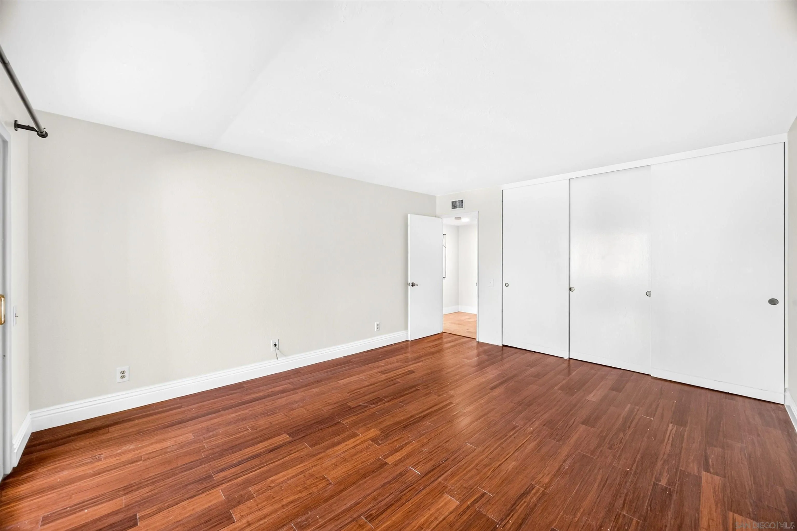https://cdn.realtyfeed.com/cdn/127/260021724/94e306651c39a3d6a1c3ea9fbc976cd2.webp