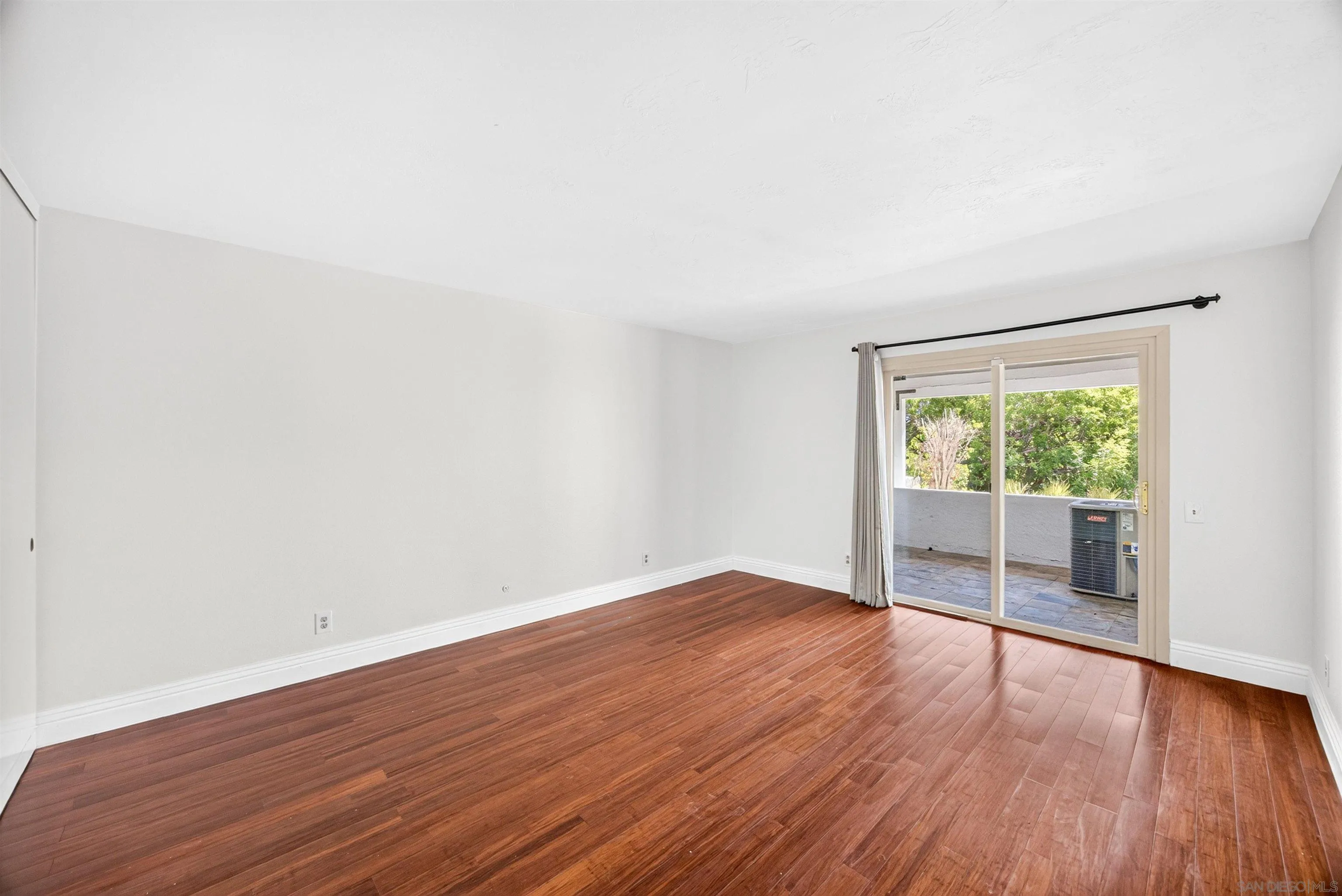 https://cdn.realtyfeed.com/cdn/127/260021724/ce36f6884448296d7c5f8e110f9061d9.webp