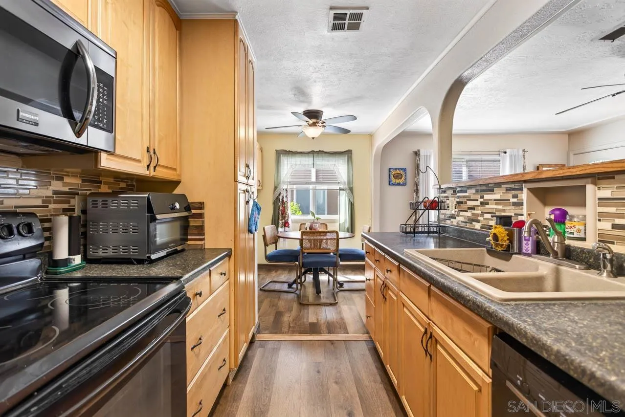 https://cdn.realtyfeed.com/cdn/127/260021728/4dc6094bc9fb3fc7943fe819998c0228.webp
