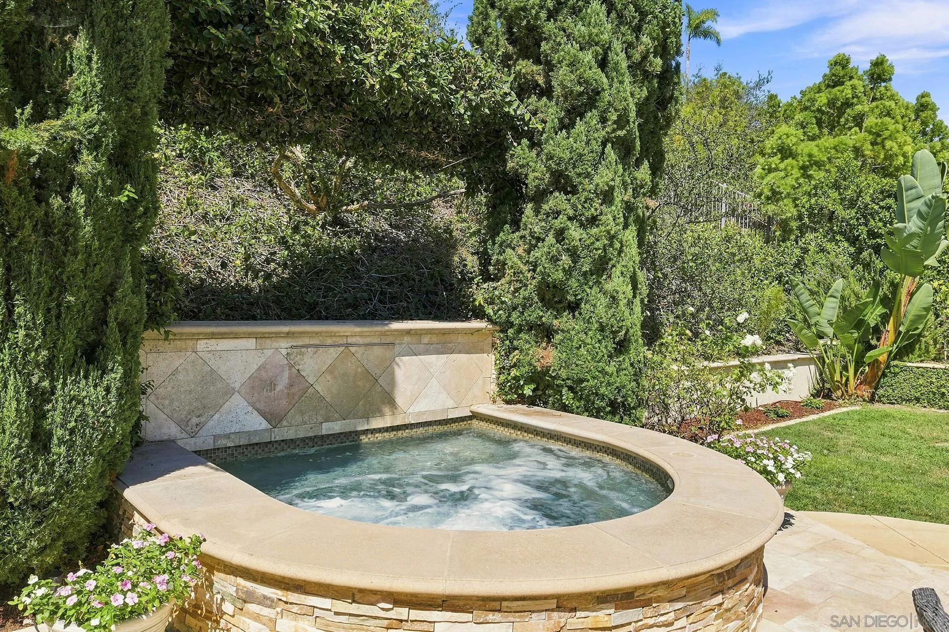 https://cdn.realtyfeed.com/cdn/127/260021729/53431f1bcbca97eb113f13d31f3382fc.webp