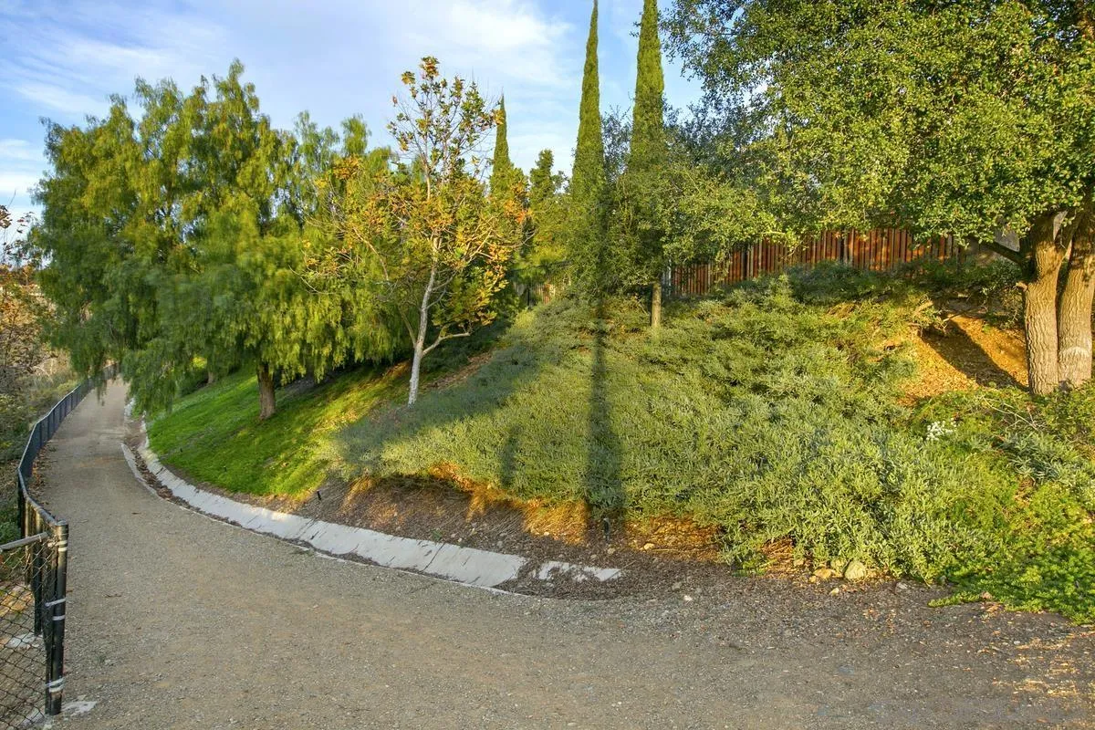 https://cdn.realtyfeed.com/cdn/127/260021729/62f981cc1ac8187c8c81e1a04f0b3008.webp
