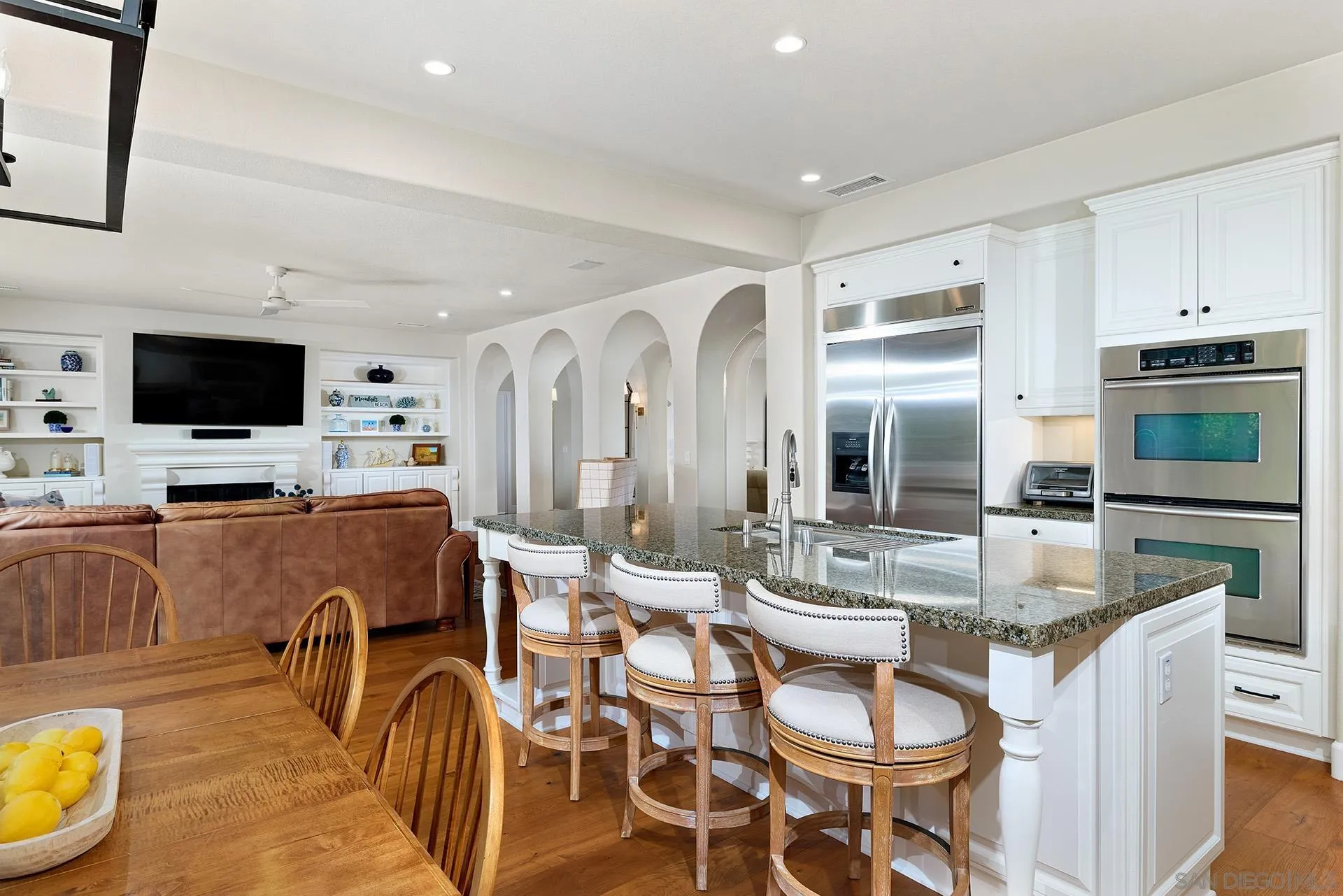 https://cdn.realtyfeed.com/cdn/127/260021729/9eccf0d99ad5ad921dceeaa21d026031.webp