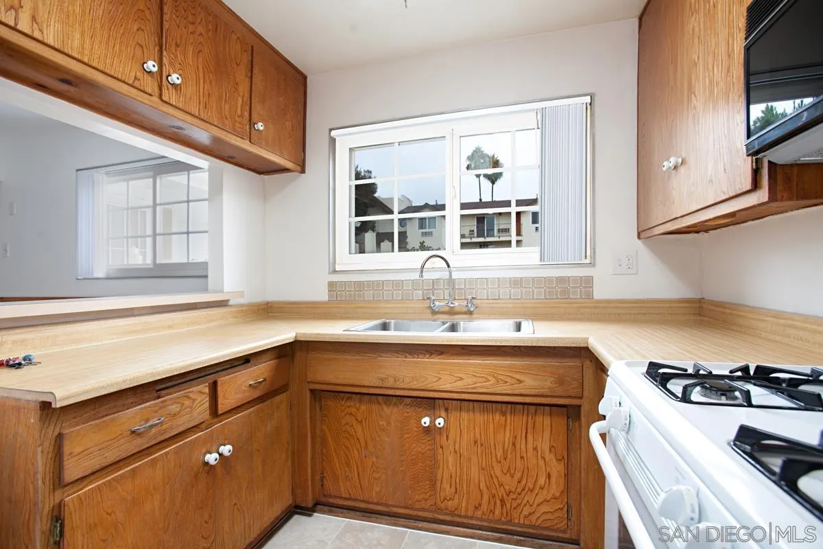 https://cdn.realtyfeed.com/cdn/127/260021731/cf85105f49cb849a26eb2c22912cebc1.webp