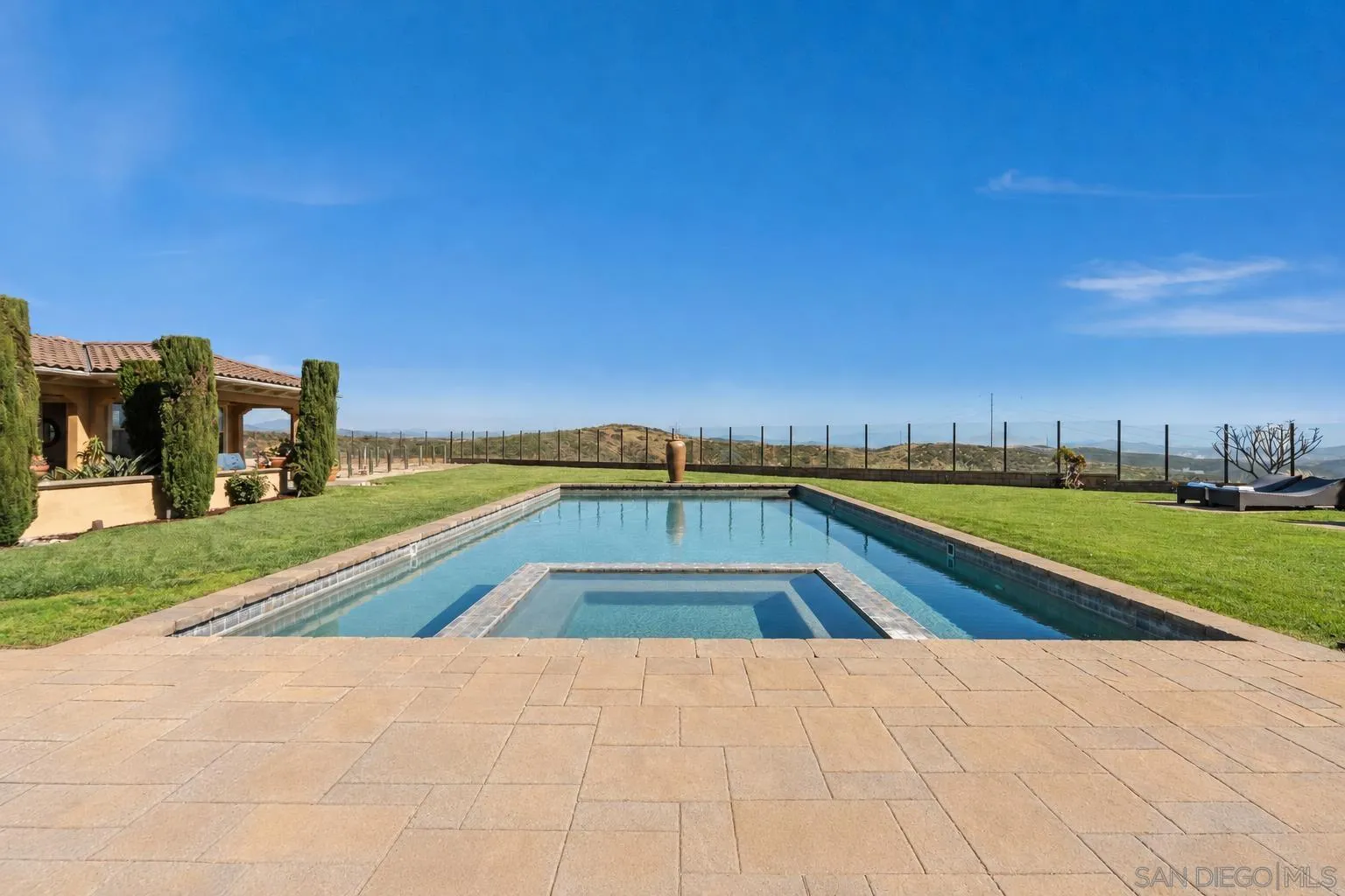 https://cdn.realtyfeed.com/cdn/127/260021734/10d40f64796a04a0357d4f0273615de4.webp