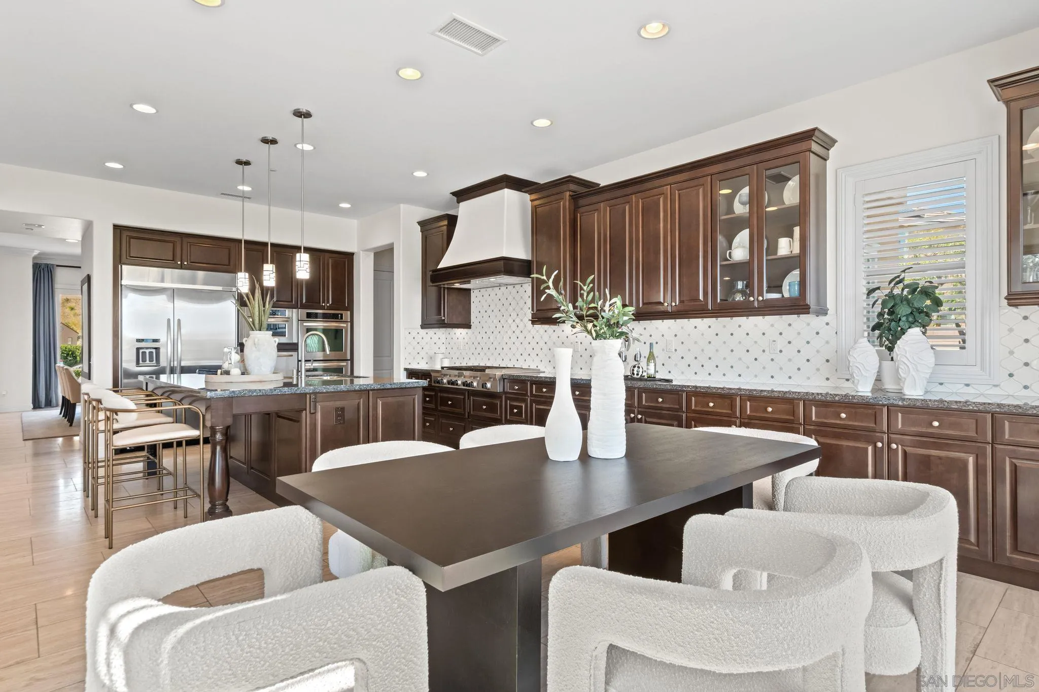 https://cdn.realtyfeed.com/cdn/127/260021734/620af5d31fb621a2302b7d78ed0adf1a.webp