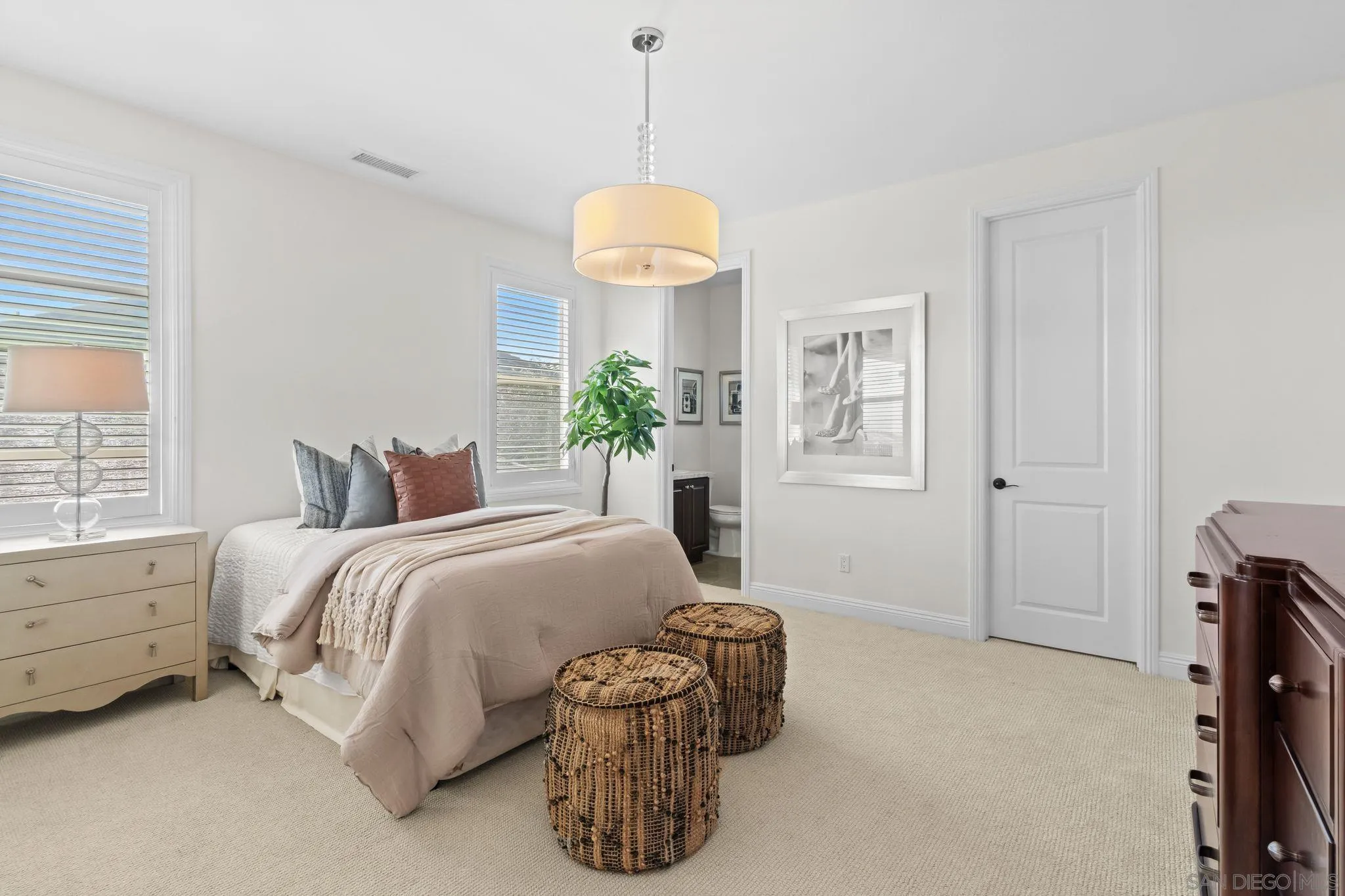 https://cdn.realtyfeed.com/cdn/127/260021734/7058418e9672a41c5aa2133fd80e5ecb.webp