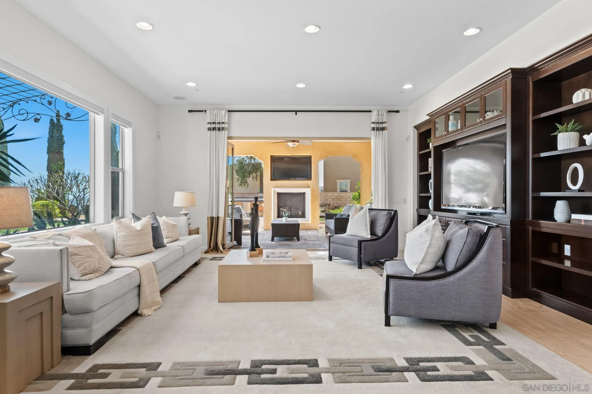 https://cdn.realtyfeed.com/cdn/127/260021734/7063fb8e432a1df52f54266becd0a9c7.webp