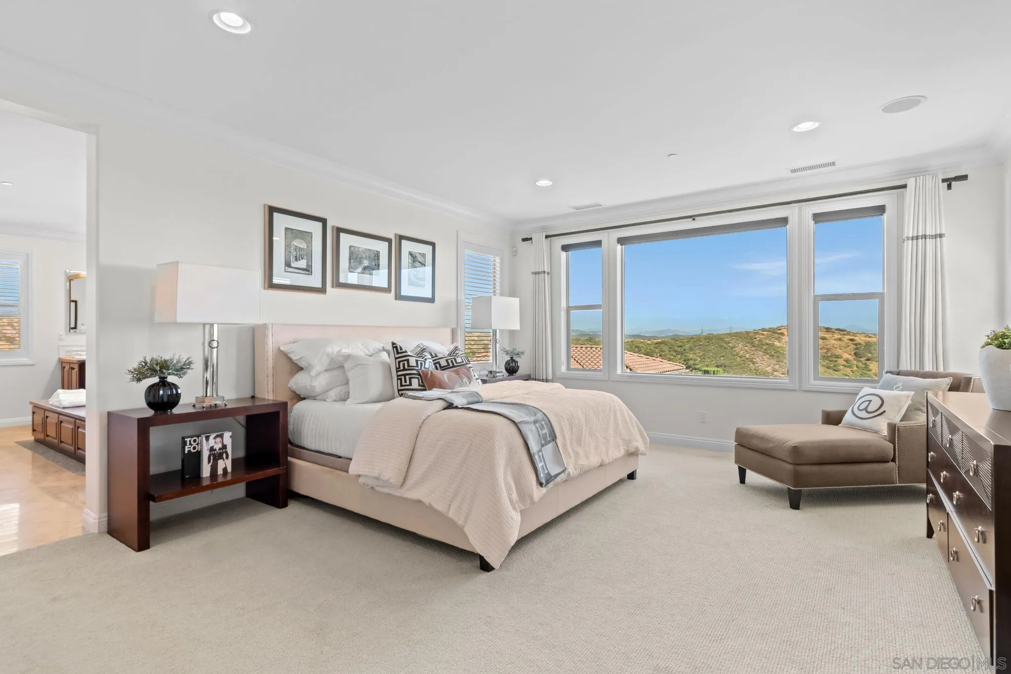 https://cdn.realtyfeed.com/cdn/127/260021734/a2ad256688a8808a9690fcc88926b124.webp