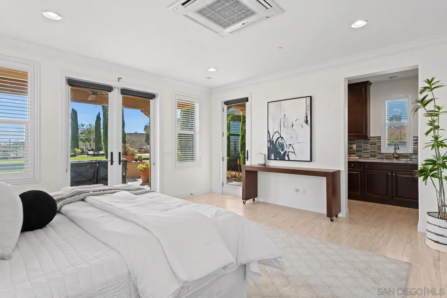 https://cdn.realtyfeed.com/cdn/127/260021734/b8fbd52a1e64b551e284859fa8032b9d.webp