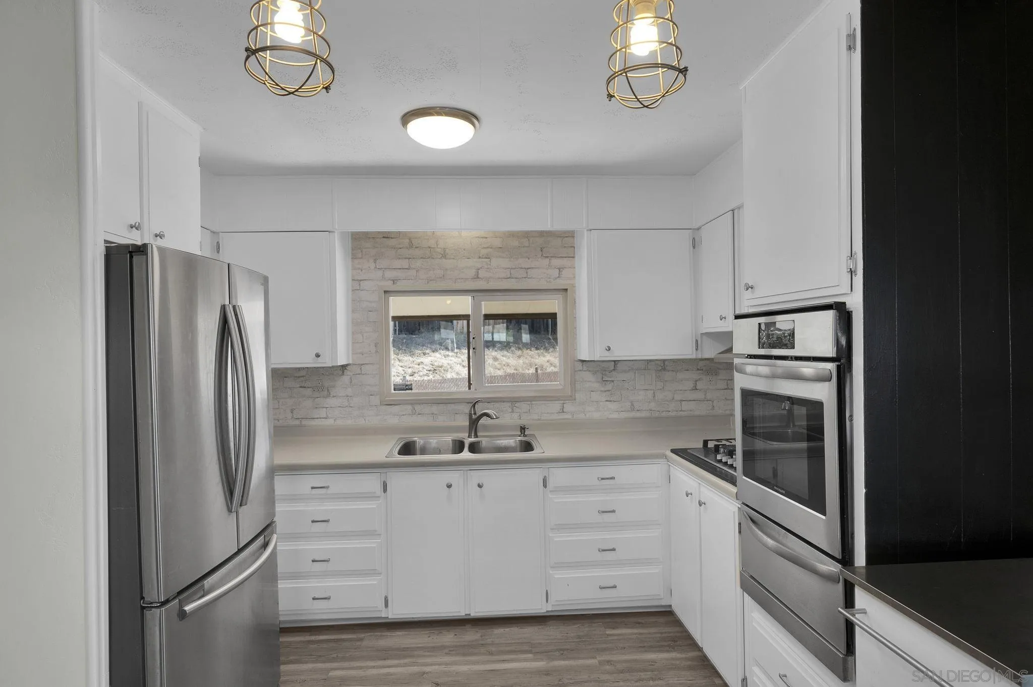 https://cdn.realtyfeed.com/cdn/127/260021736/8293412c011d5a162141879aec20b855.webp