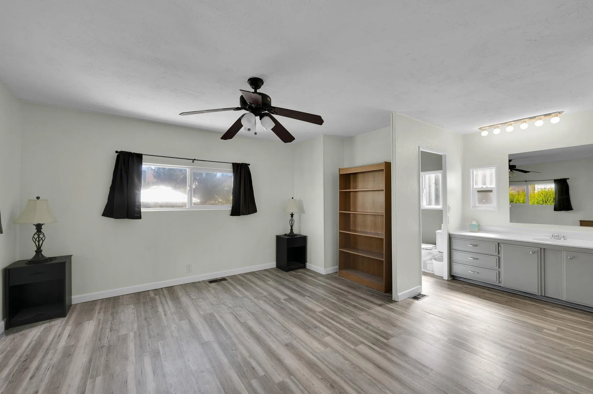 https://cdn.realtyfeed.com/cdn/127/260021736/840ca42f9df458d0017f42650f3409b6.webp