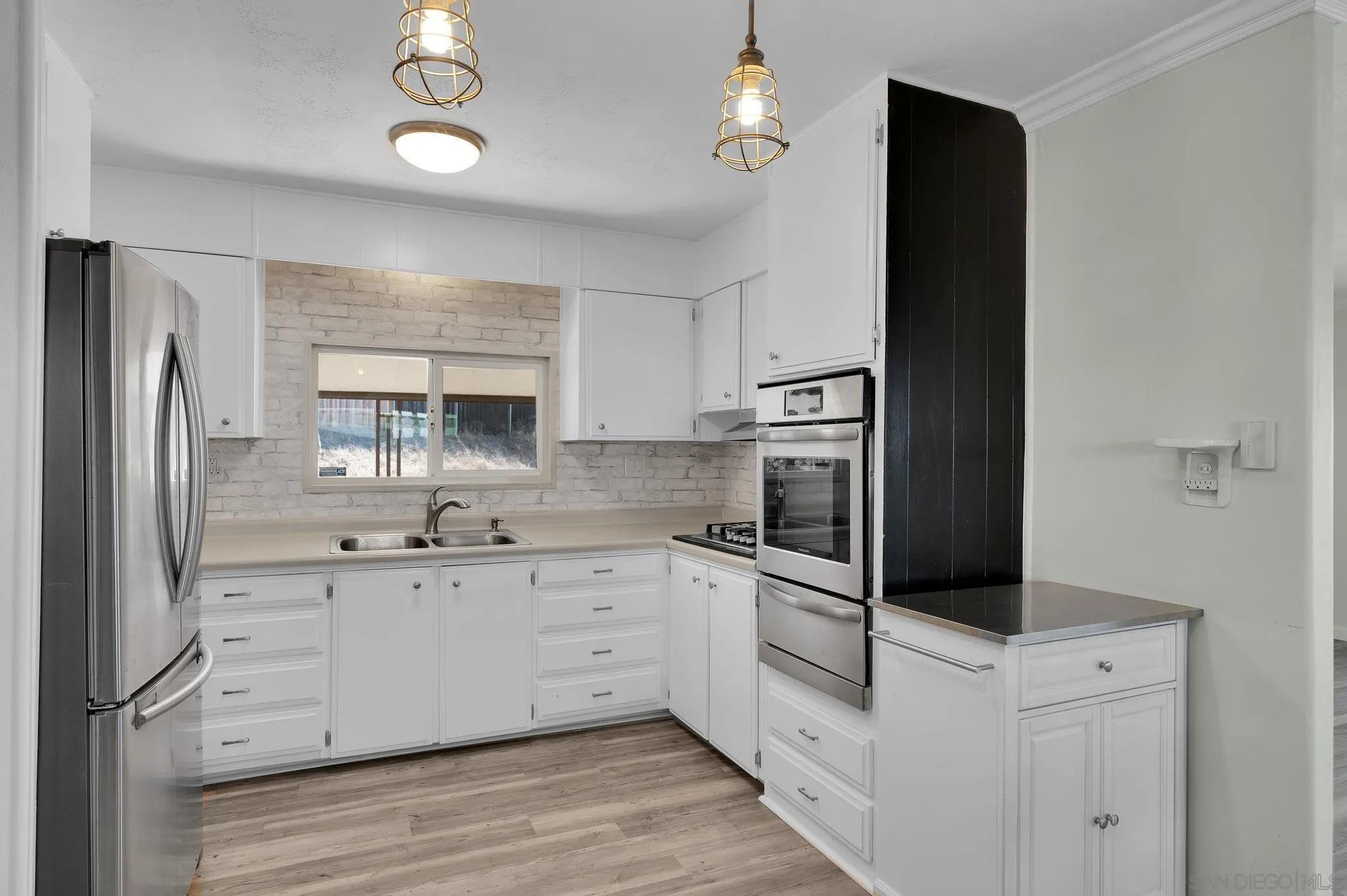 https://cdn.realtyfeed.com/cdn/127/260021736/a6744e992c171a452e7853325a72eca7.webp