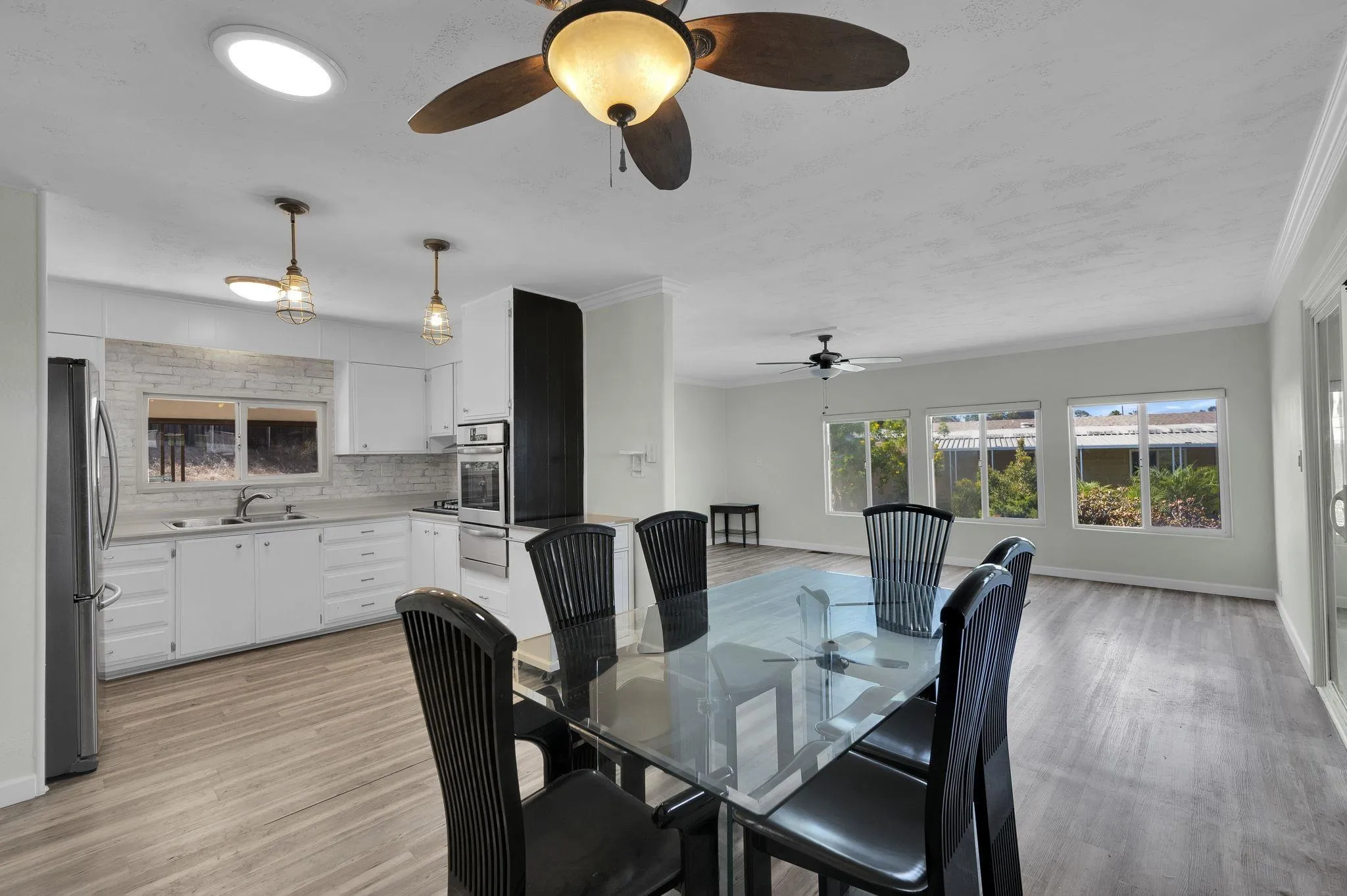 https://cdn.realtyfeed.com/cdn/127/260021736/afb4a46bb426c22e5ffd224774d30cd6.webp