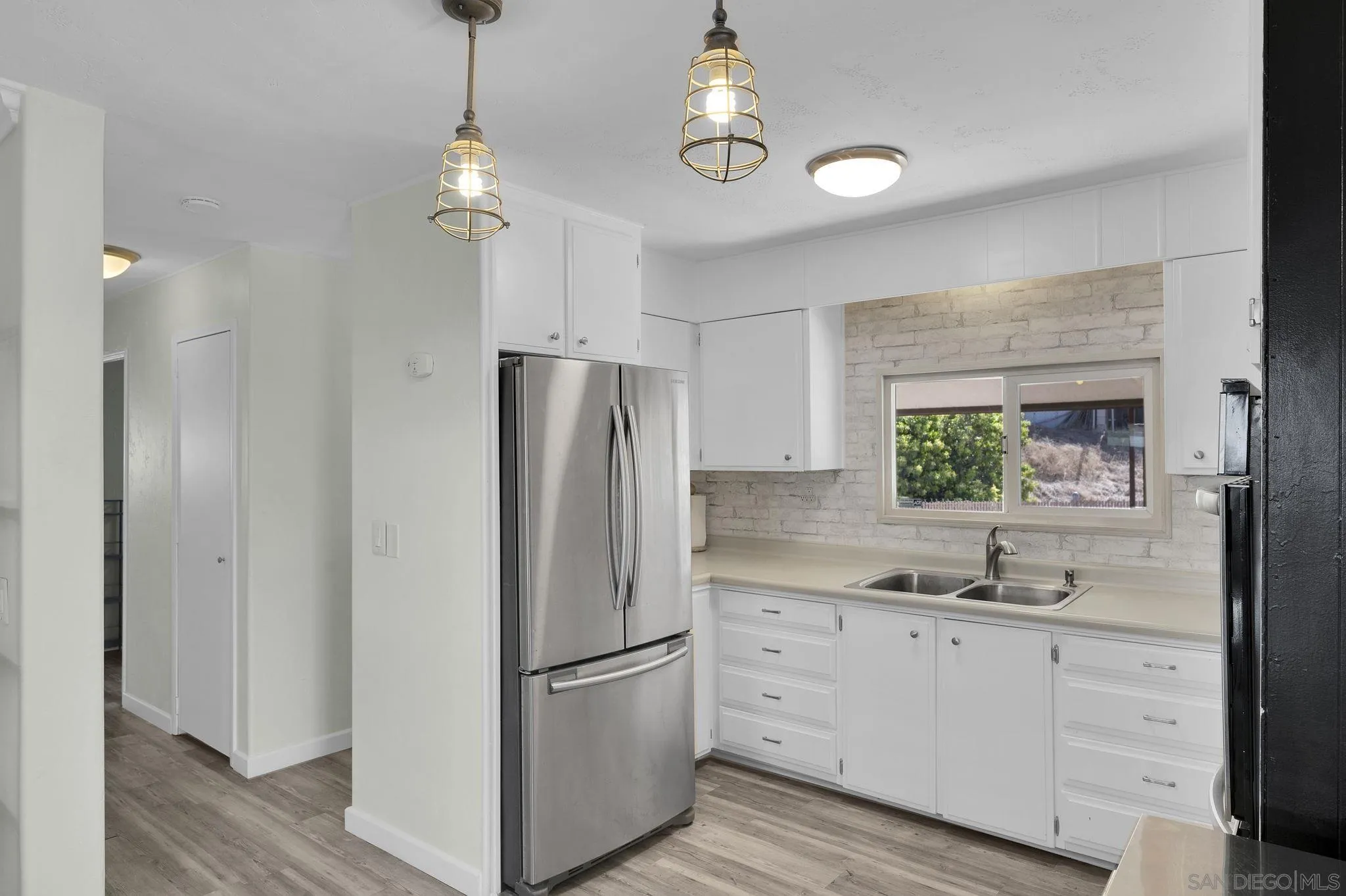 https://cdn.realtyfeed.com/cdn/127/260021736/ef54cf211bb4161a5ba5d5b692717658.webp