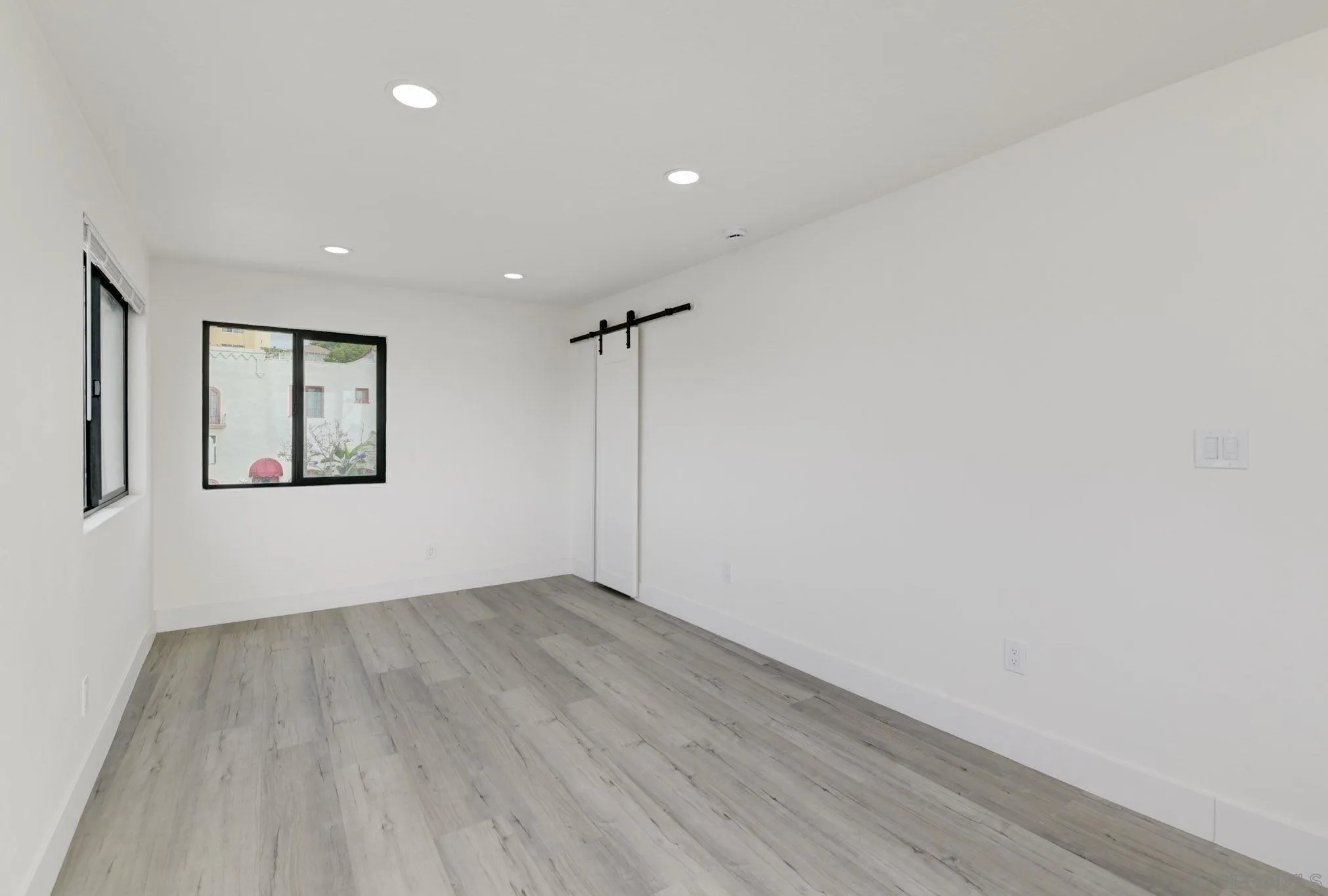 https://cdn.realtyfeed.com/cdn/127/260021739/f616233f5c2172f99d4324d6a14d3ca6.webp
