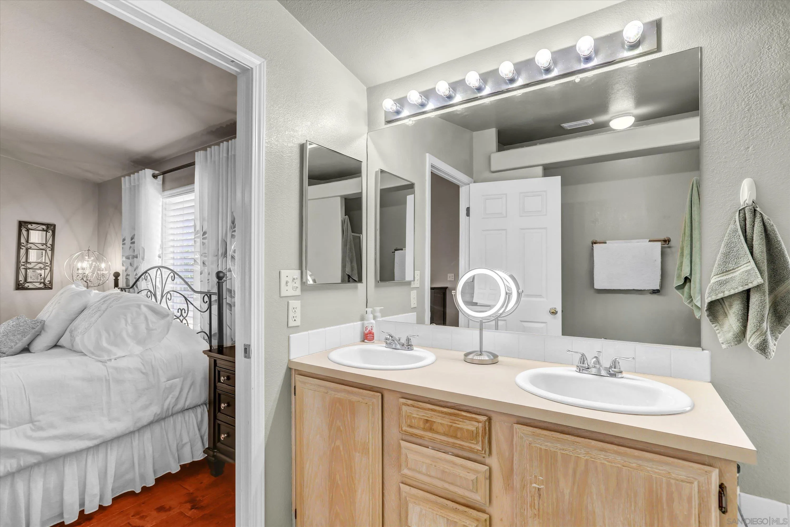 https://cdn.realtyfeed.com/cdn/127/260021740/7d06e9cf1420b676815c302b605cf8eb.webp