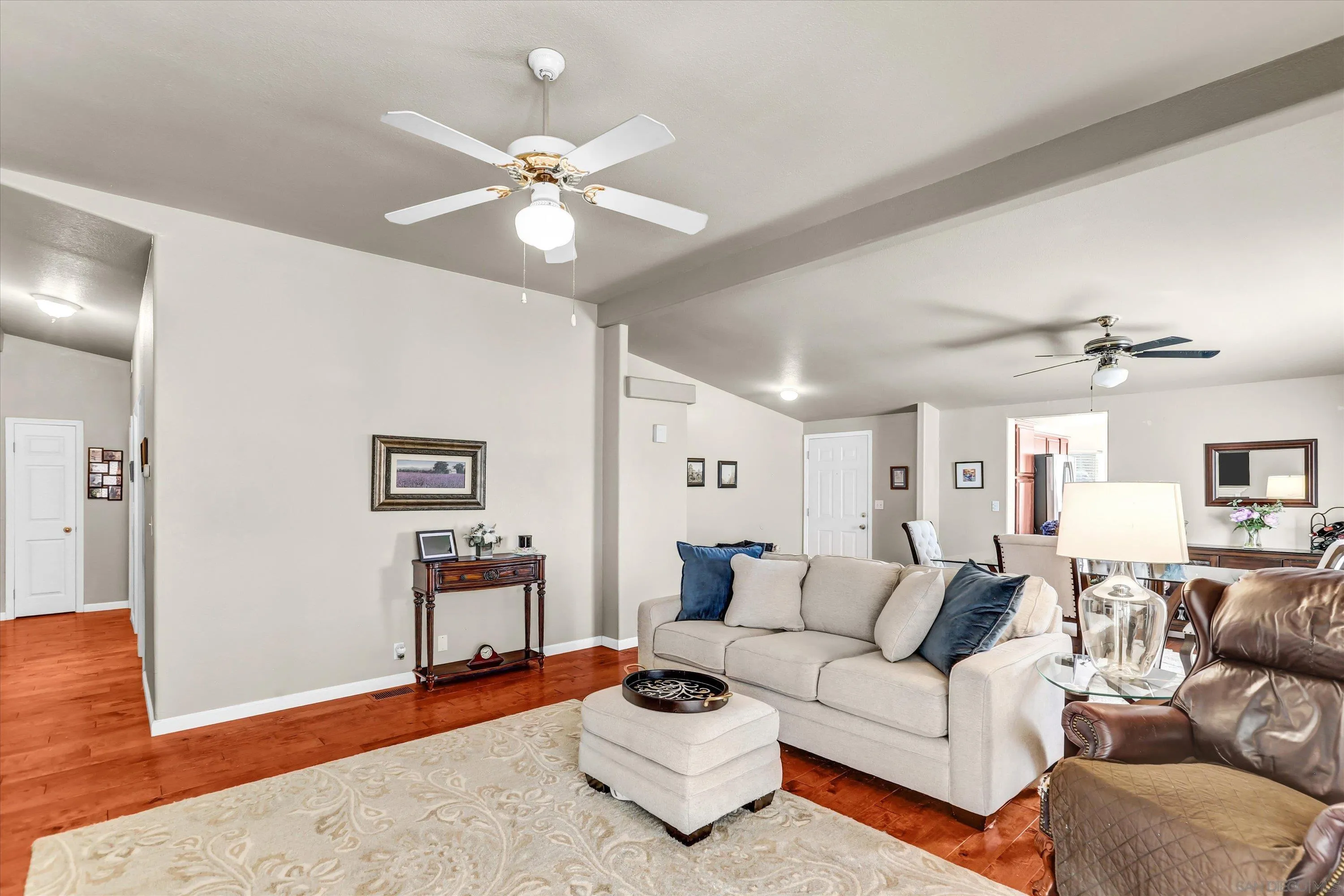 https://cdn.realtyfeed.com/cdn/127/260021740/e09eceb0c1f5c2cf56e2e7b92609bbf4.webp