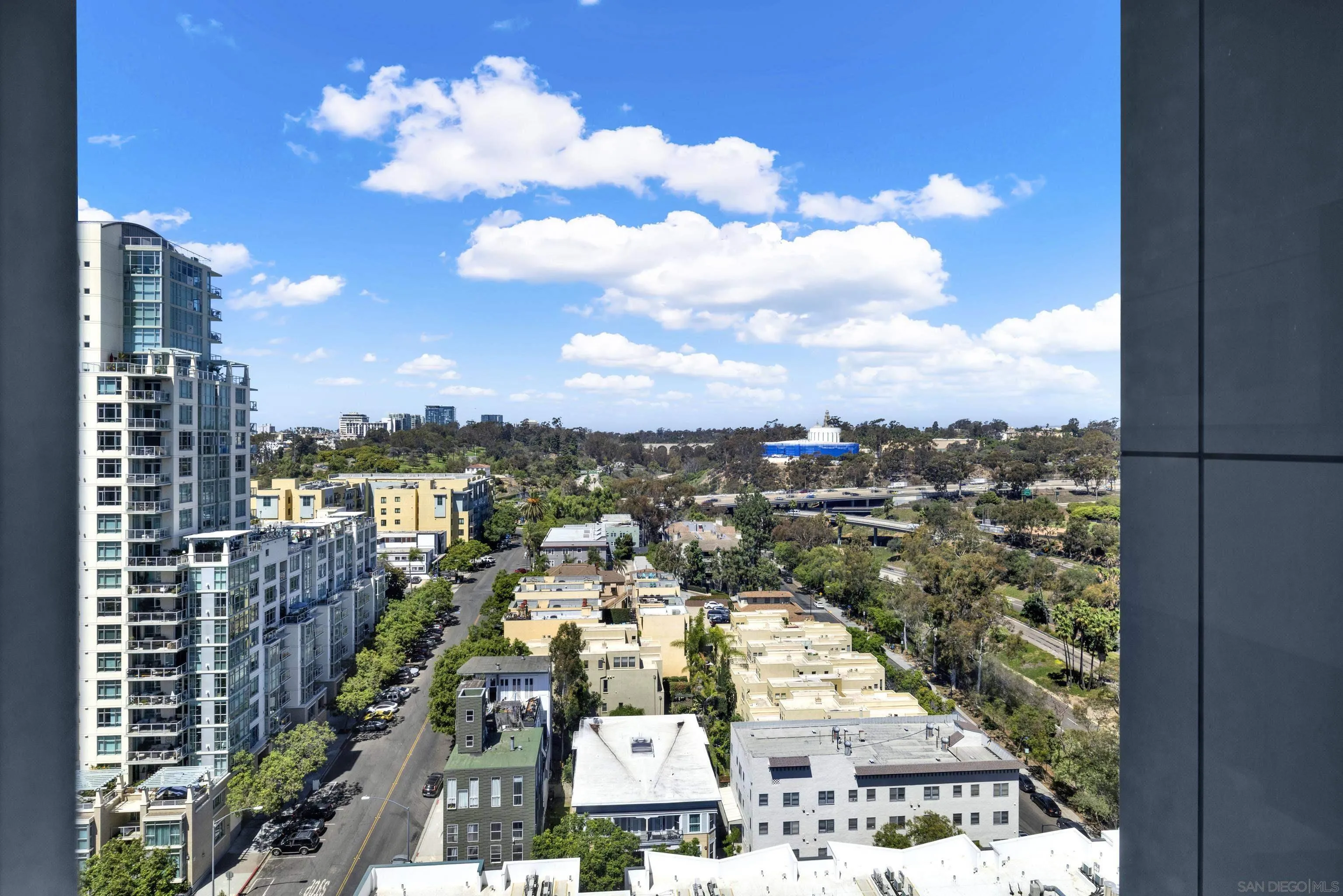 https://cdn.realtyfeed.com/cdn/127/260021746/30f76b716eeda9e3ff38e0f887aac2df.webp