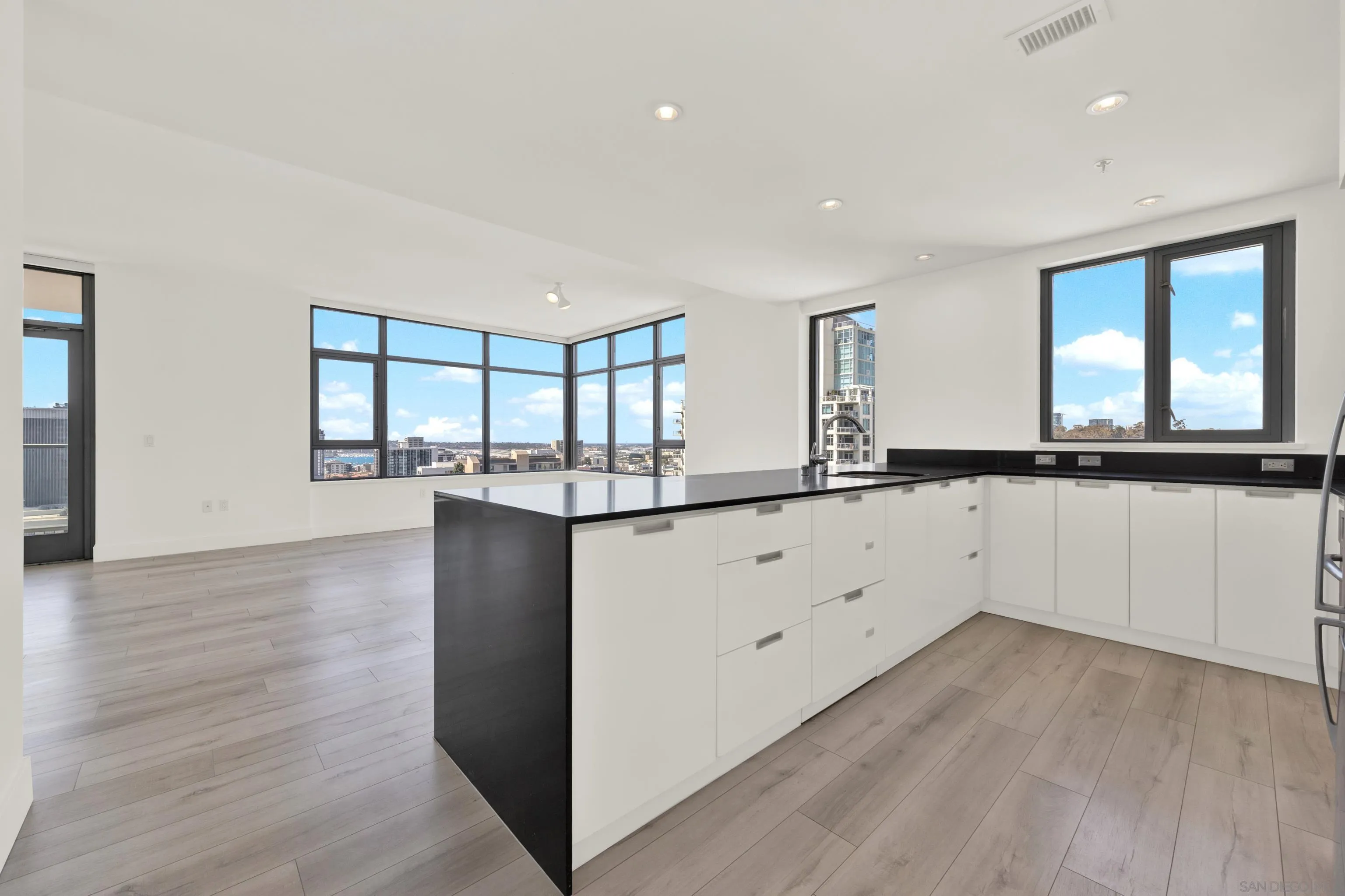 https://cdn.realtyfeed.com/cdn/127/260021746/5e6dcf82125d93ab8d067afebe5b864b.webp