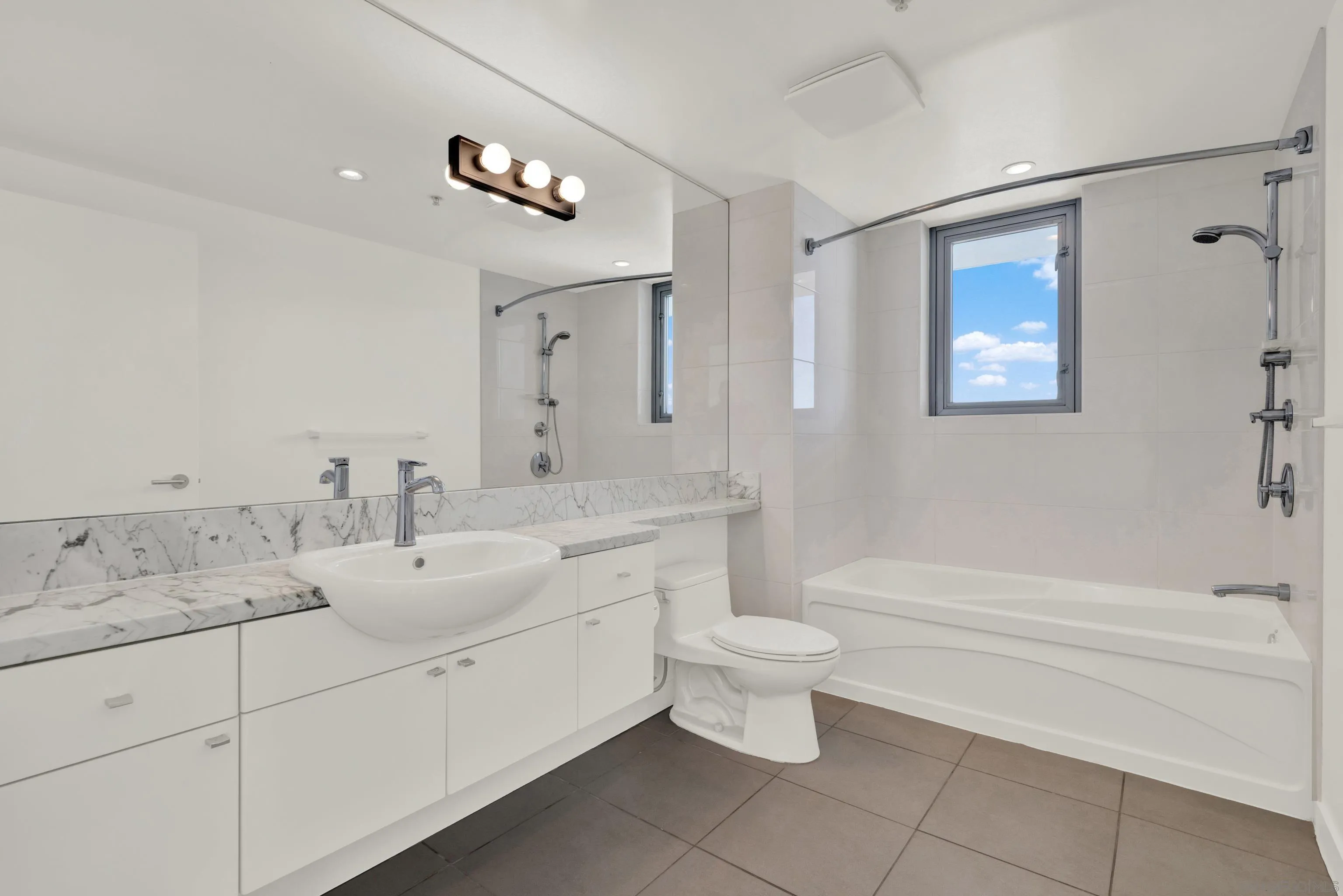 https://cdn.realtyfeed.com/cdn/127/260021746/63f3ecec42ea6b88c969fd58620b87ba.webp