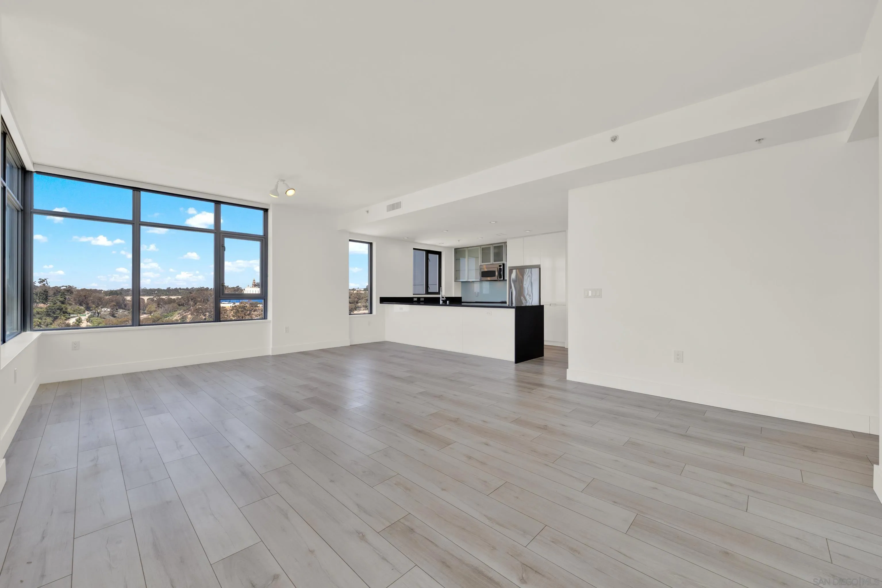 https://cdn.realtyfeed.com/cdn/127/260021746/b2152bcb6b867f8704c170eefec8757d.webp