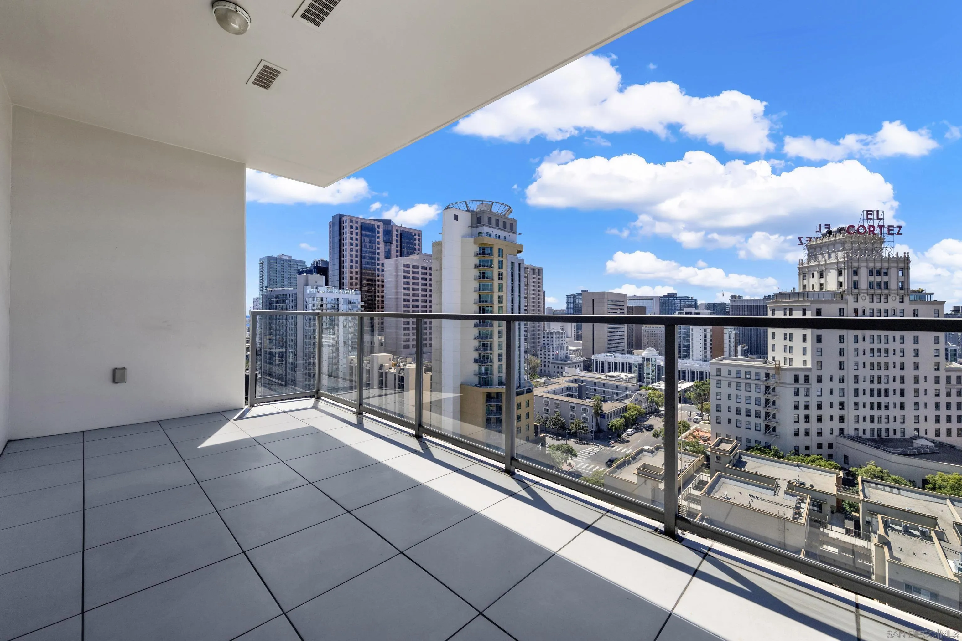 https://cdn.realtyfeed.com/cdn/127/260021746/cde695039dcf424d6ef0cbaab3687d0b.webp